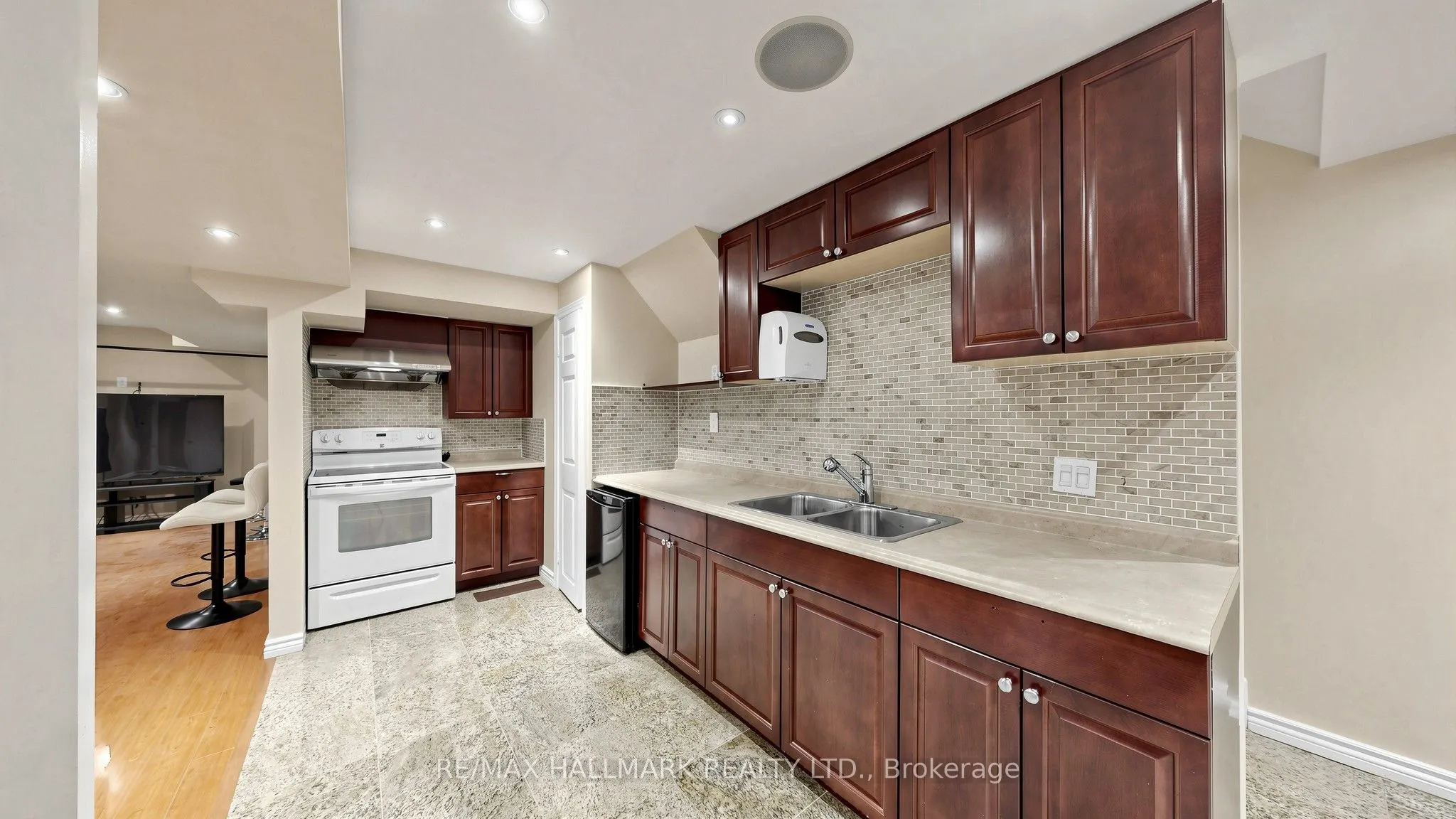 336 St Joan of Arc Avenue