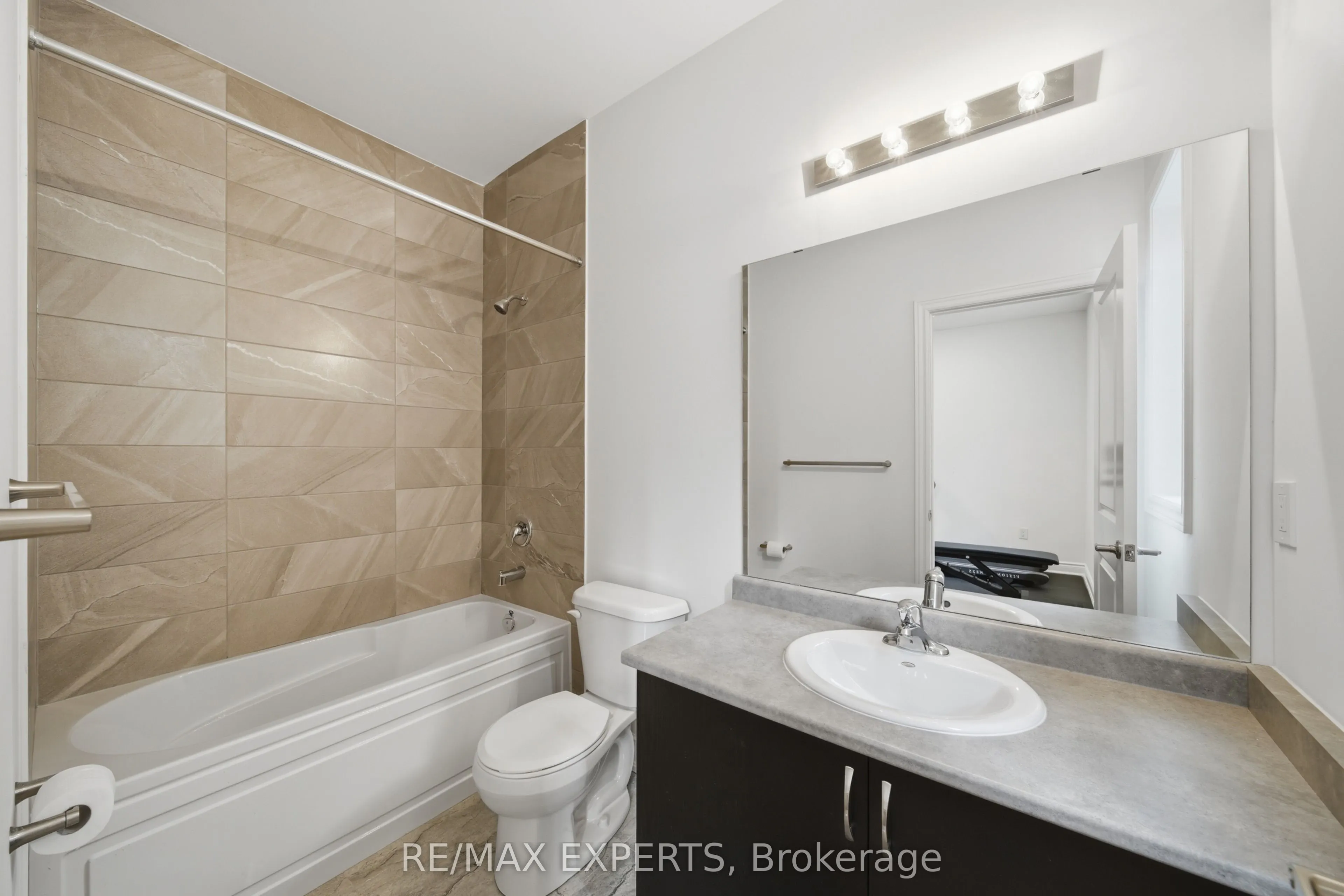 211 Stormont Trail