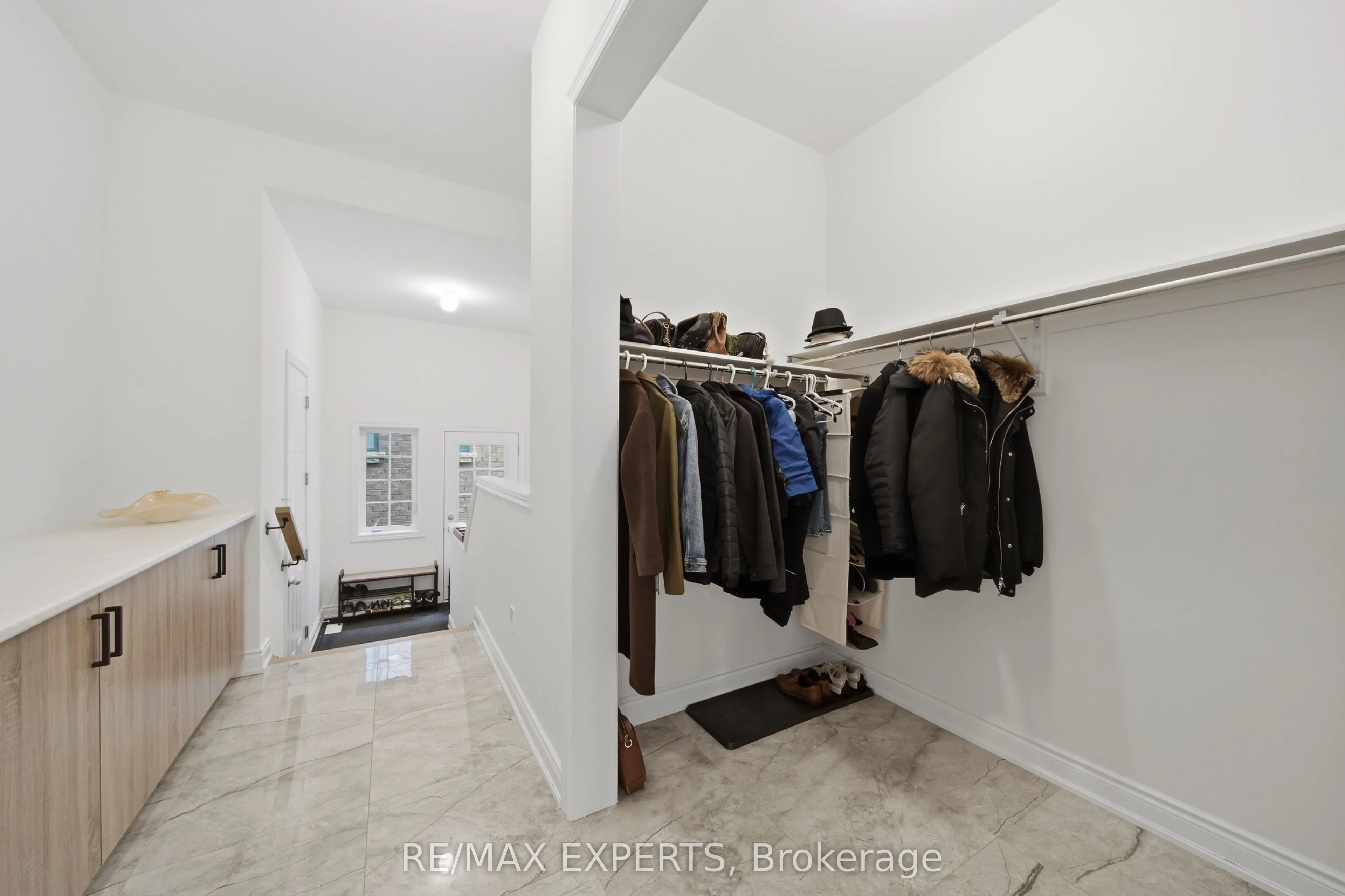 211 Stormont Trail