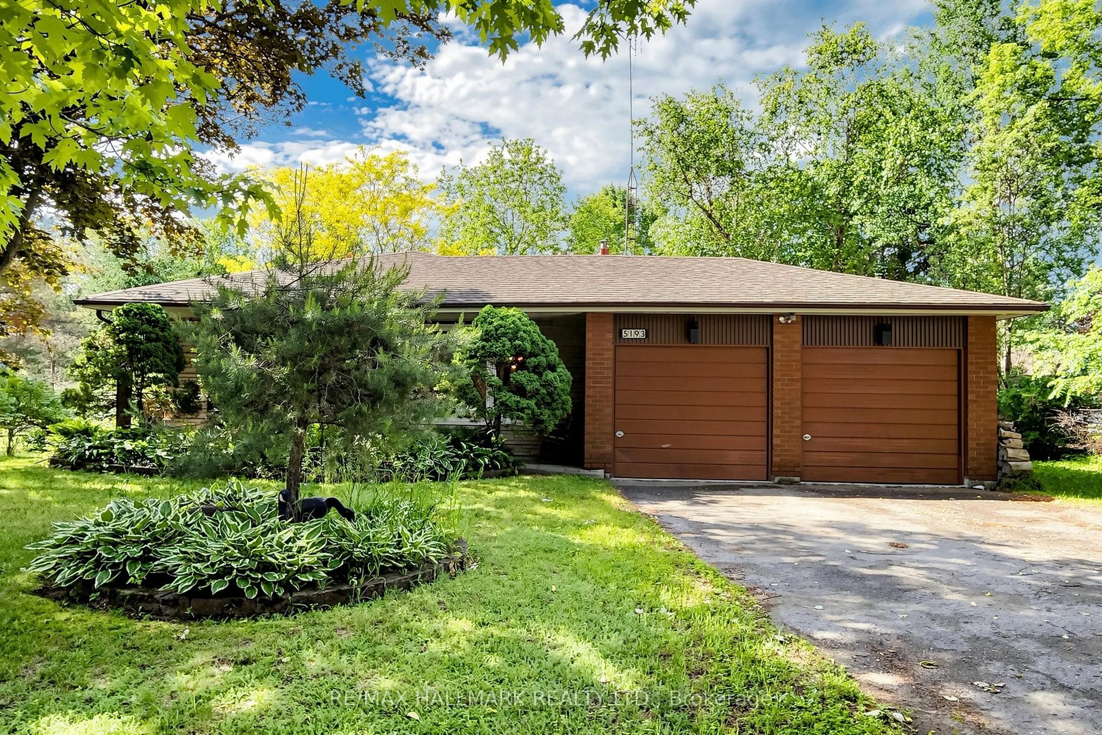 5193 Aurora Road