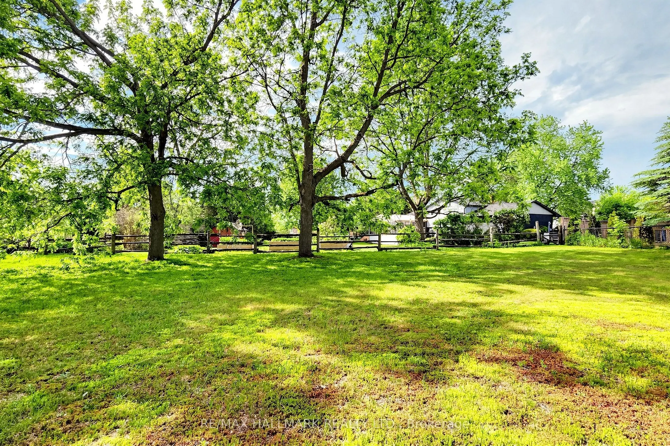 5193 Aurora Road