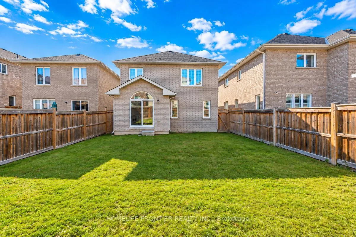 18 Hopkins Crescent