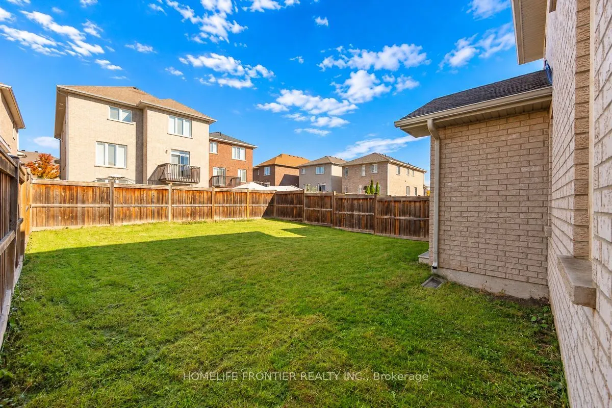18 Hopkins Crescent