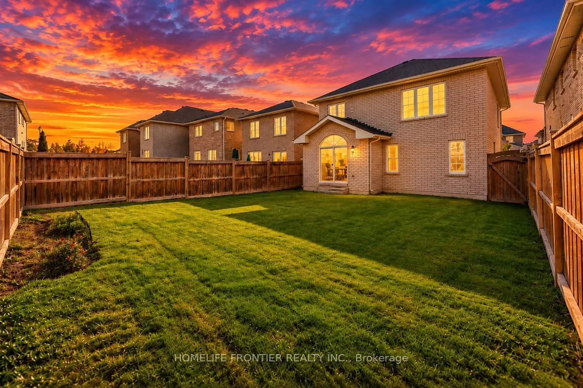 18 Hopkins Crescent