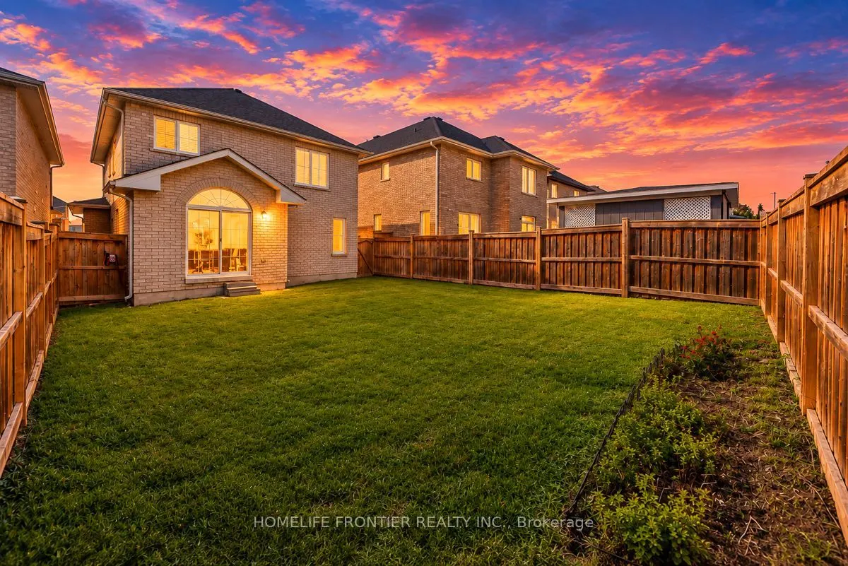 18 Hopkins Crescent