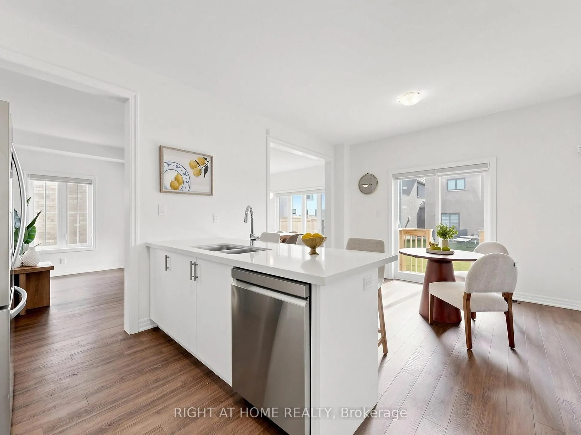 10 George Ellis Drive
