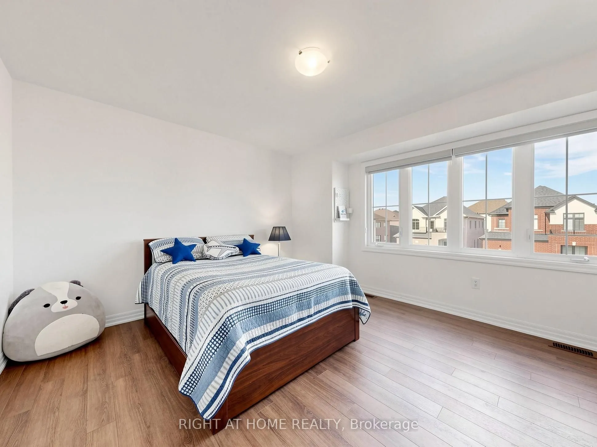 10 George Ellis Drive