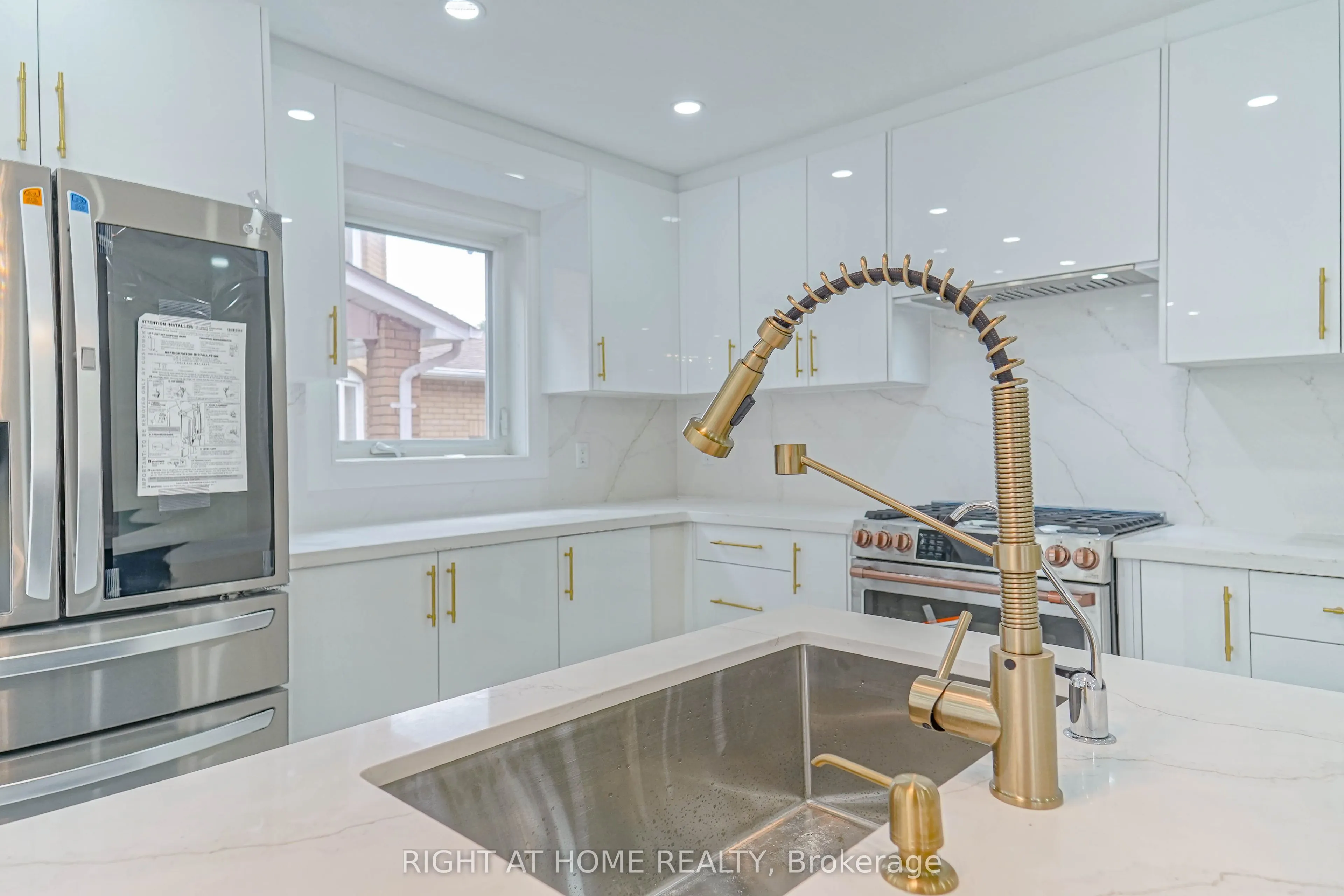 24 Aristotle Drive E