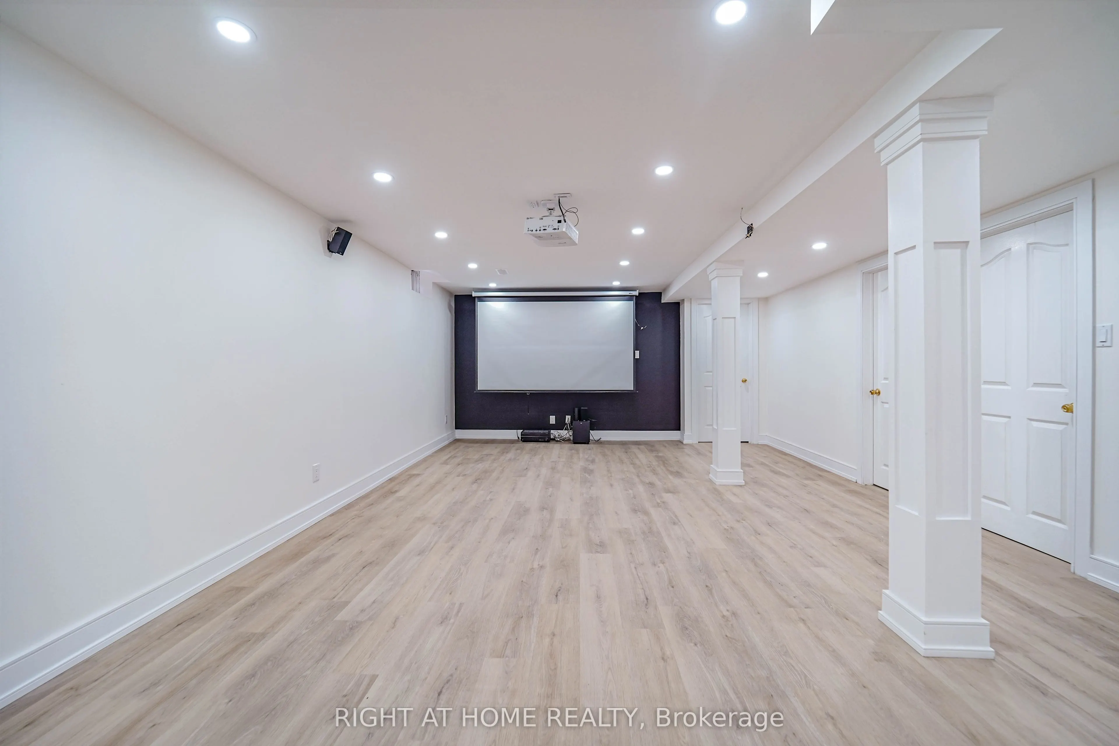 24 Aristotle Drive E