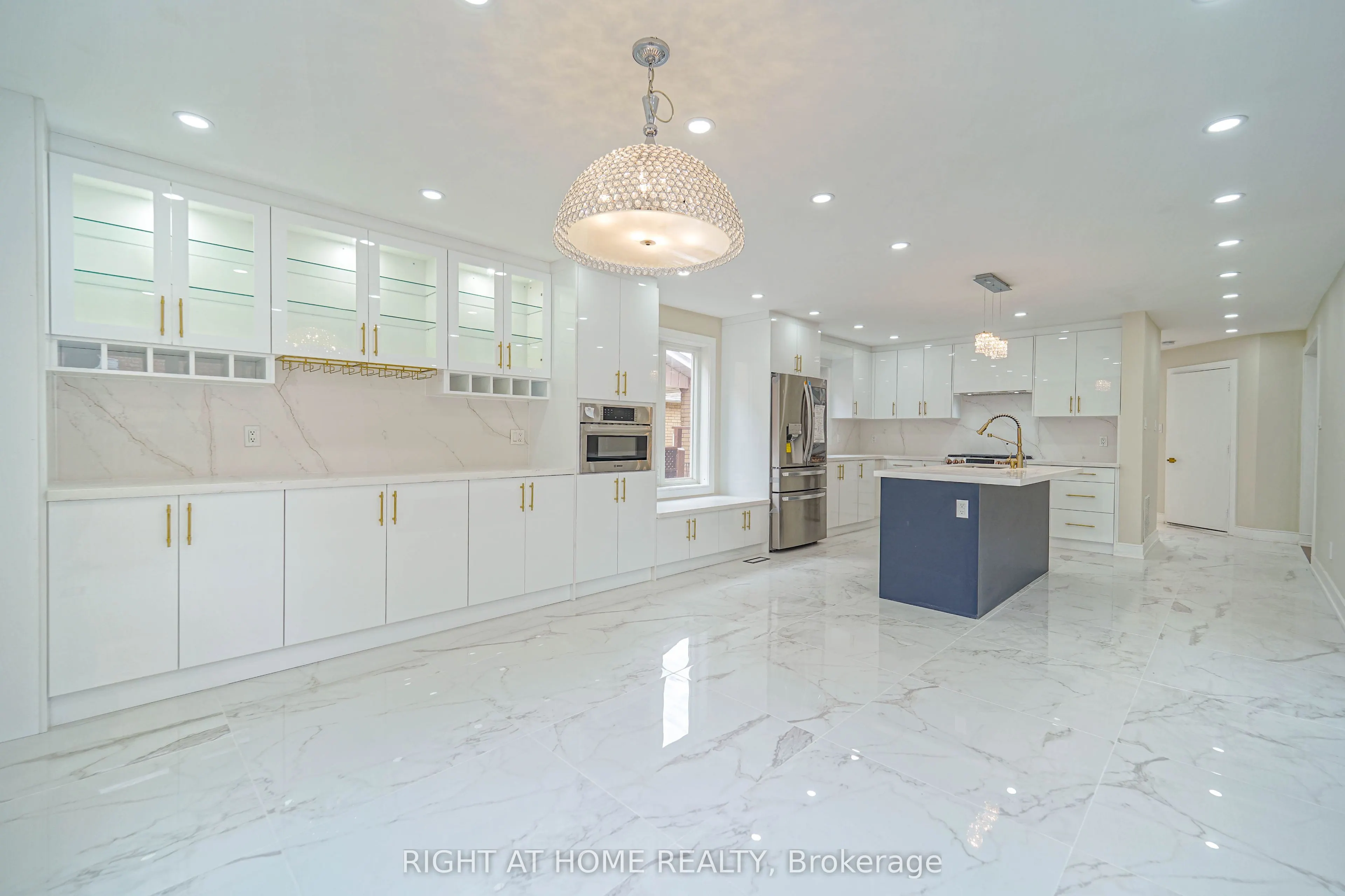 24 Aristotle Drive E