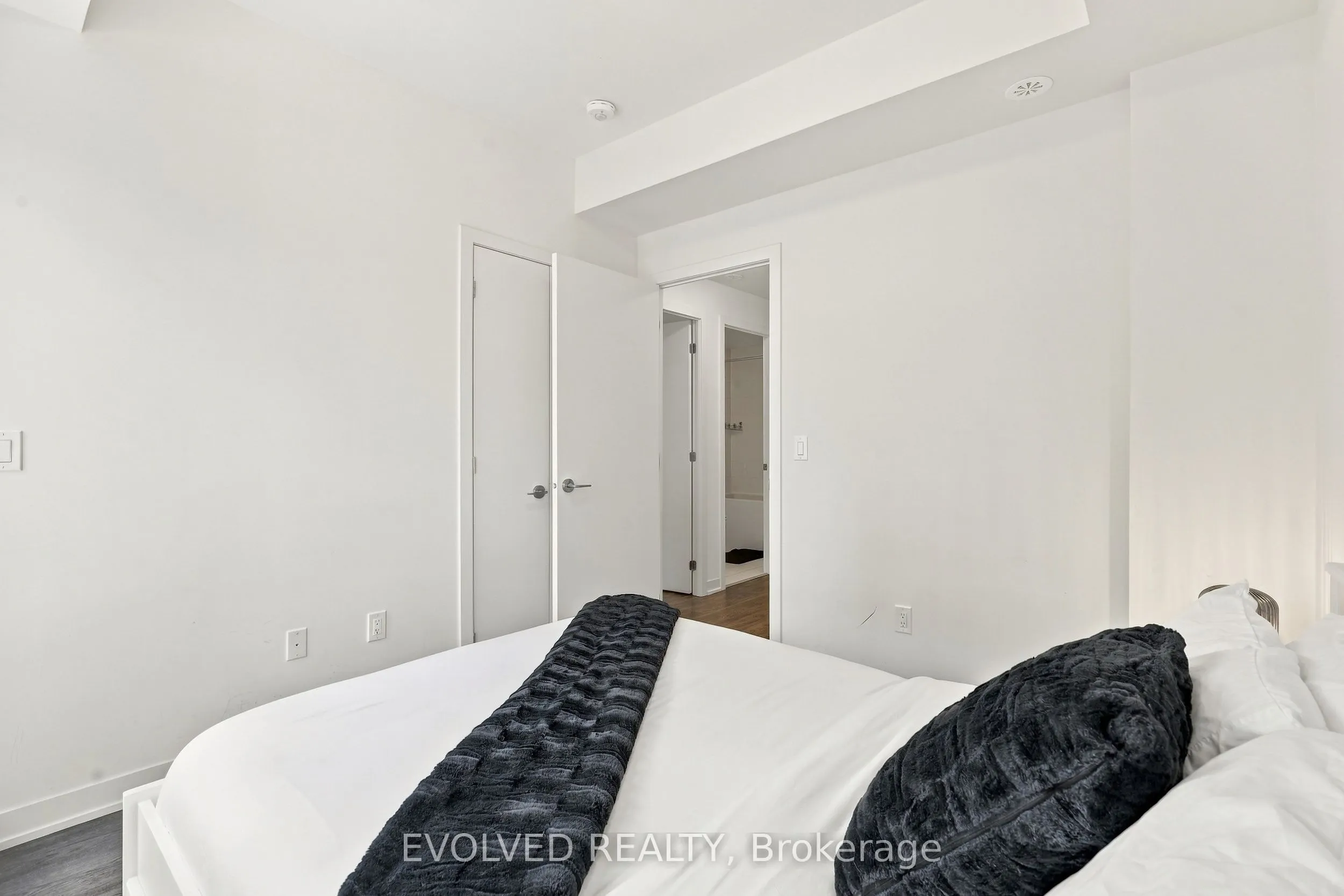 8 Steckley House Lane #209