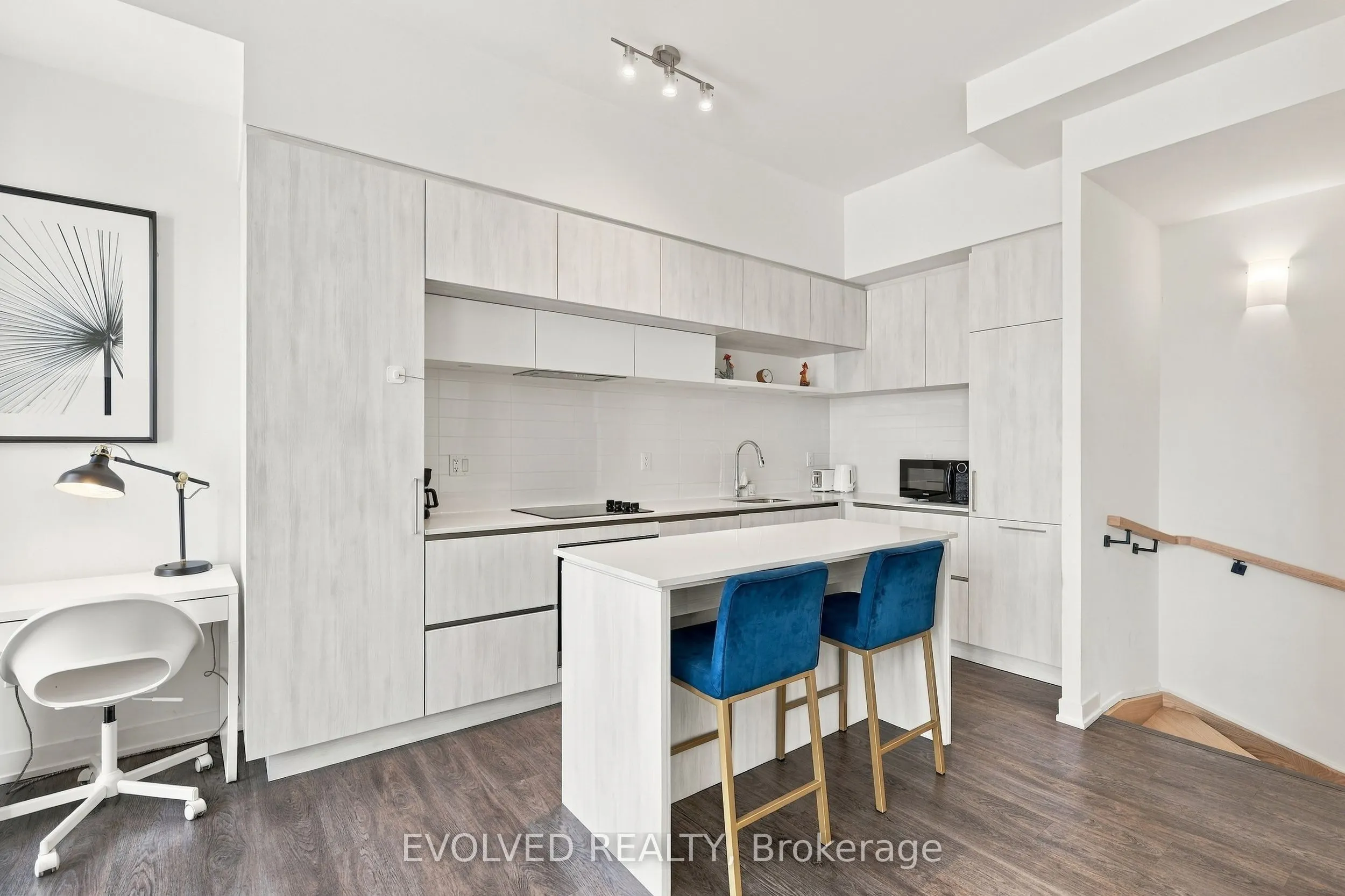 8 Steckley House Lane #209