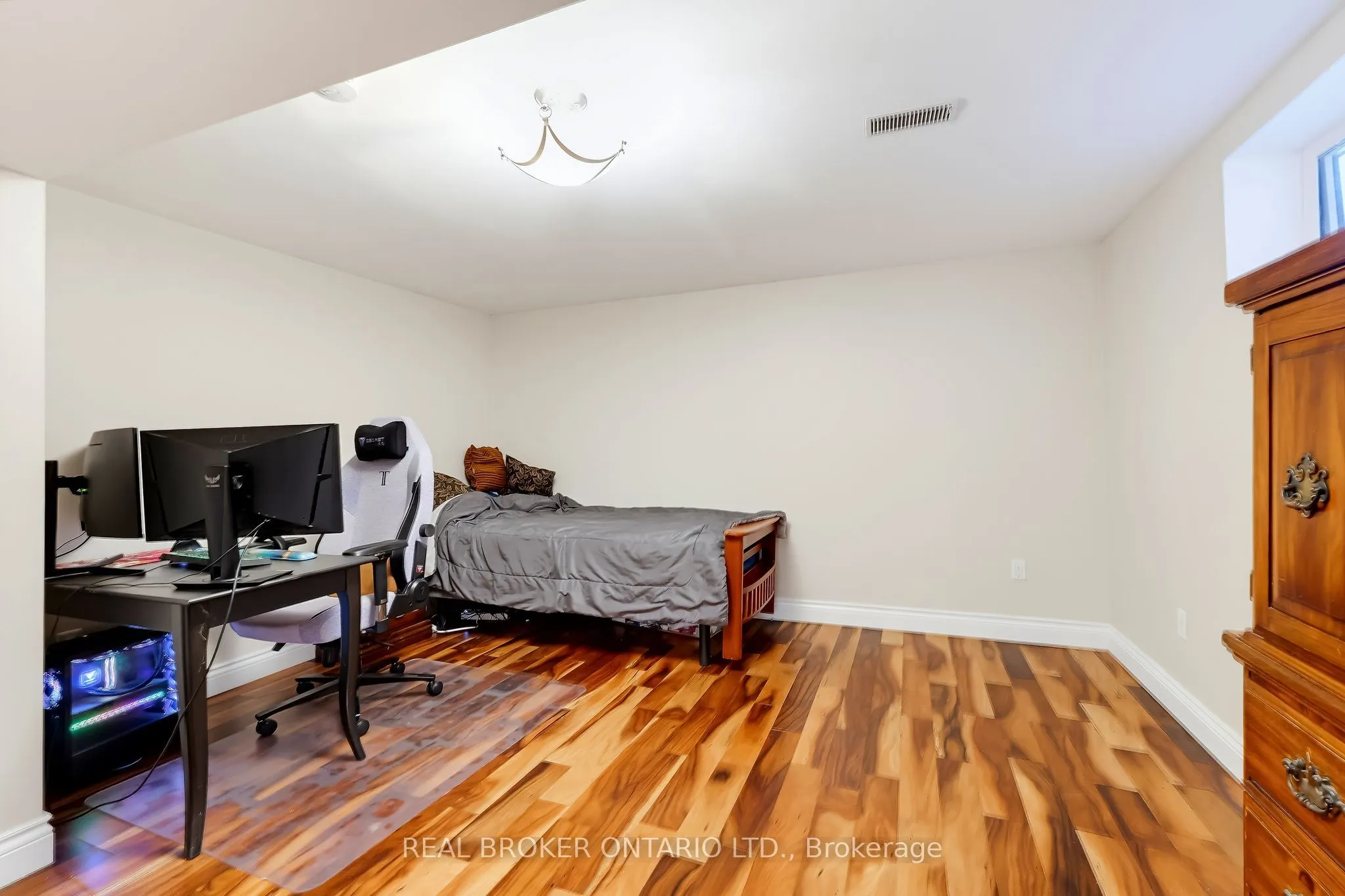 96 Munro Crescent