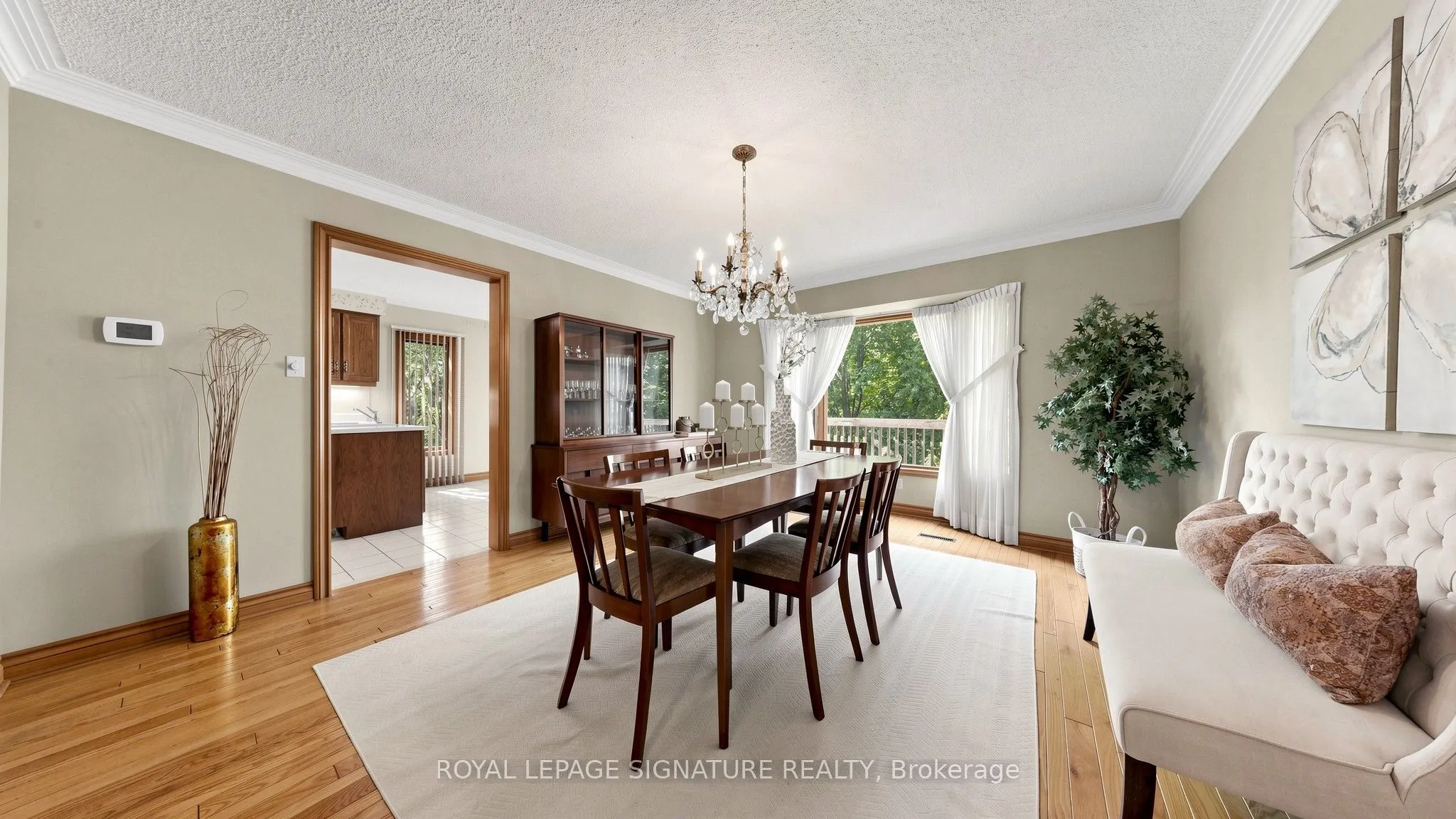 8 Royal Garden Boulevard