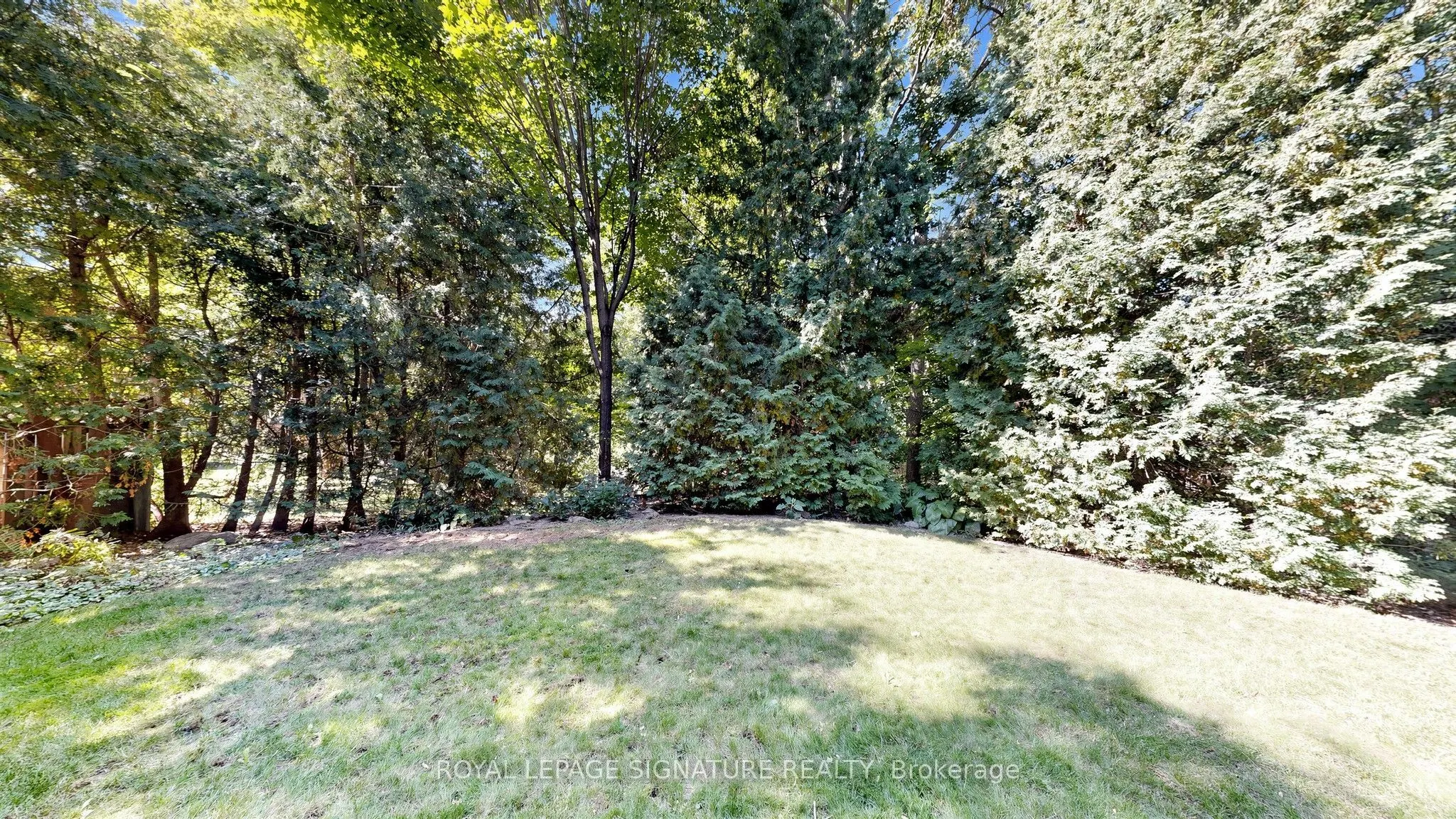 8 Royal Garden Boulevard