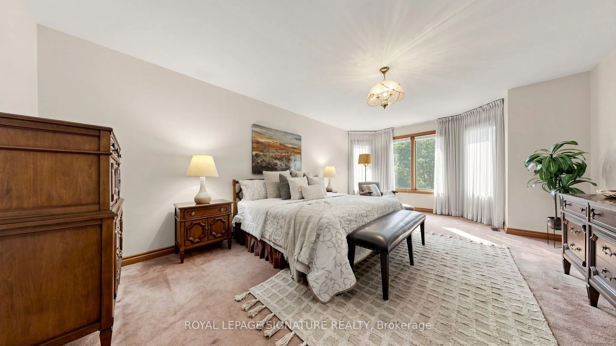 8 Royal Garden Boulevard