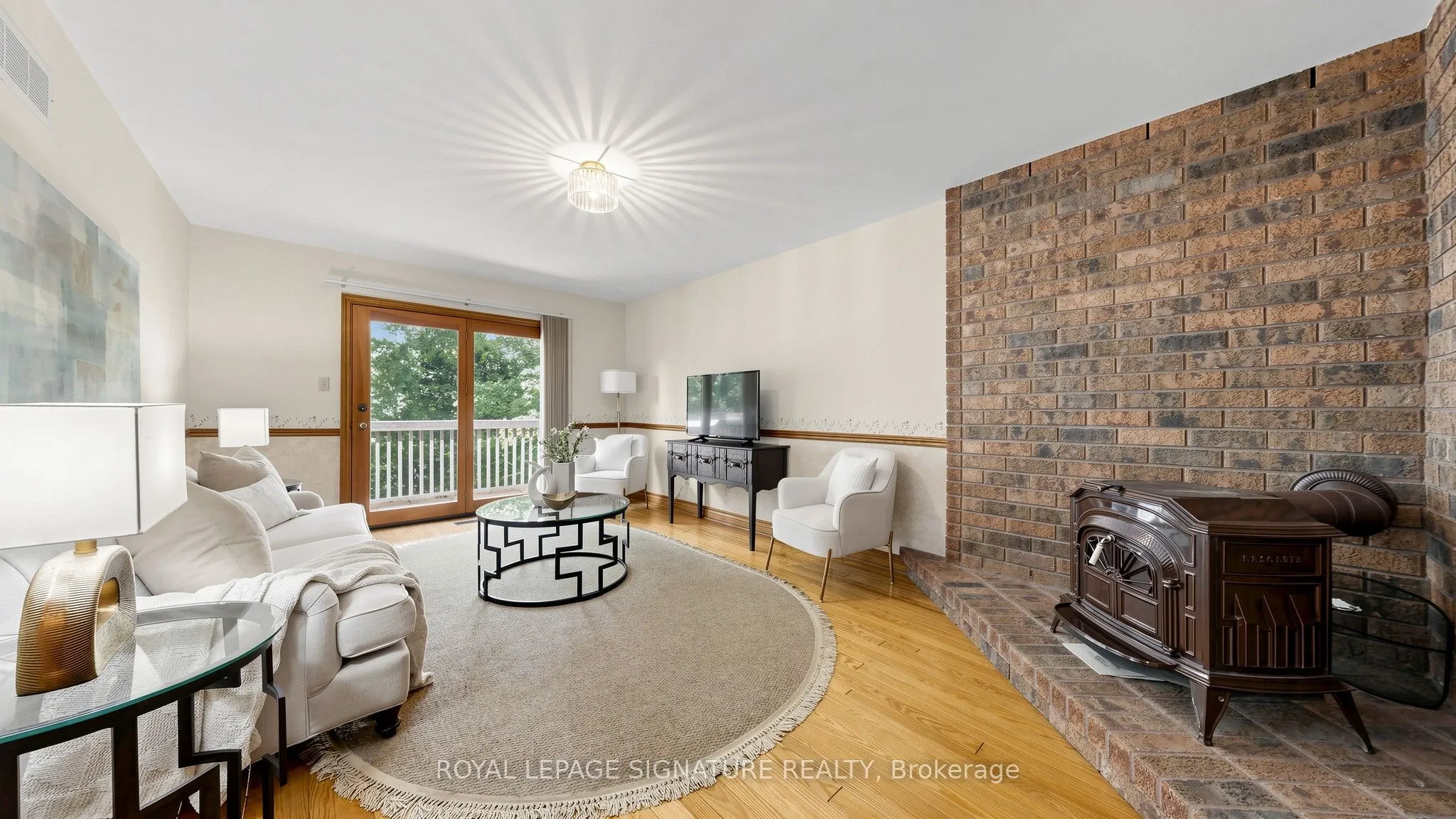 8 Royal Garden Boulevard