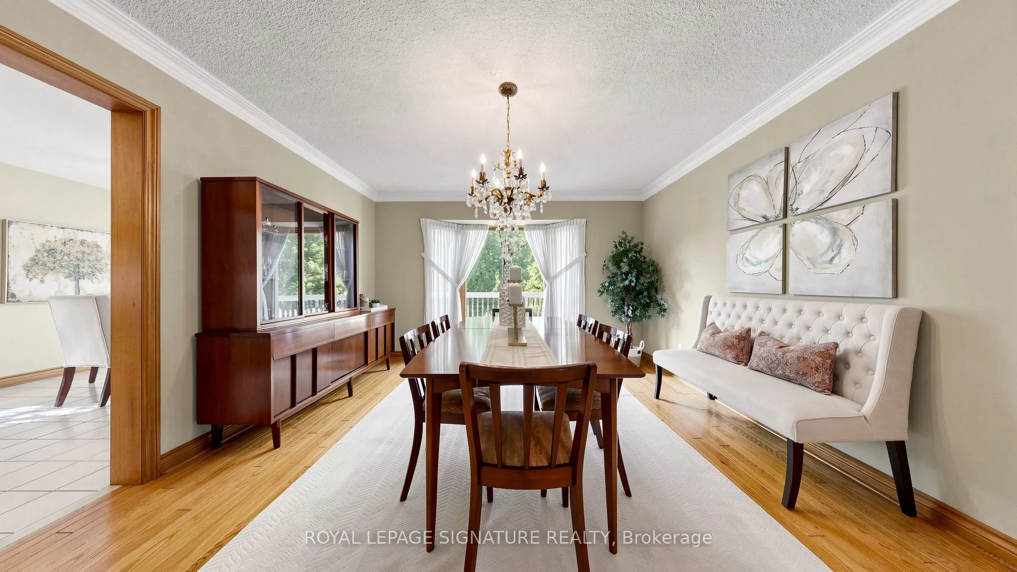 8 Royal Garden Boulevard