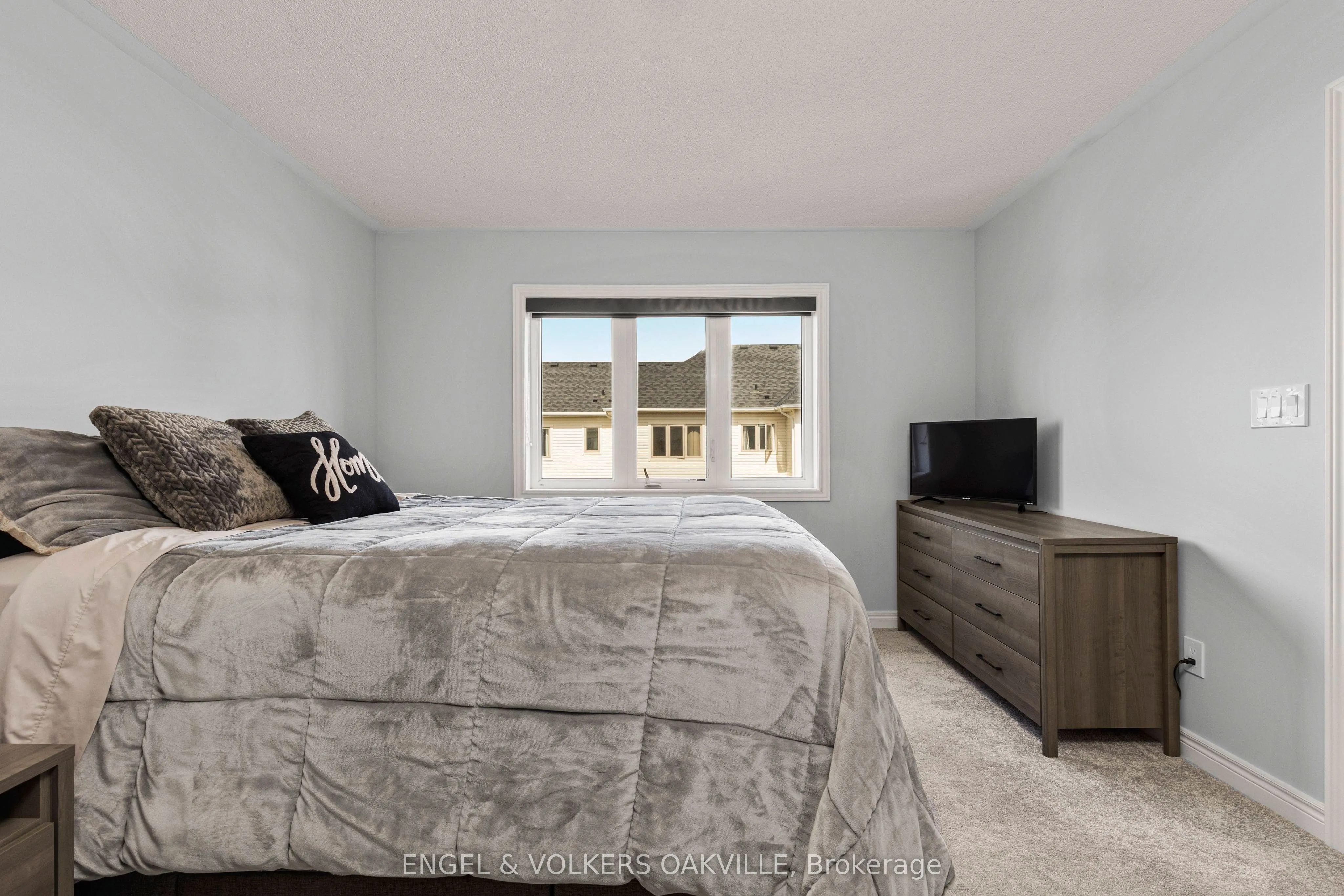 44 Clifford Crescent