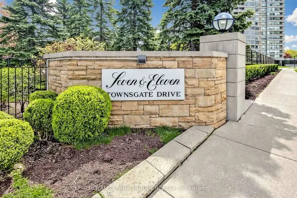 11 Townsgate Drive