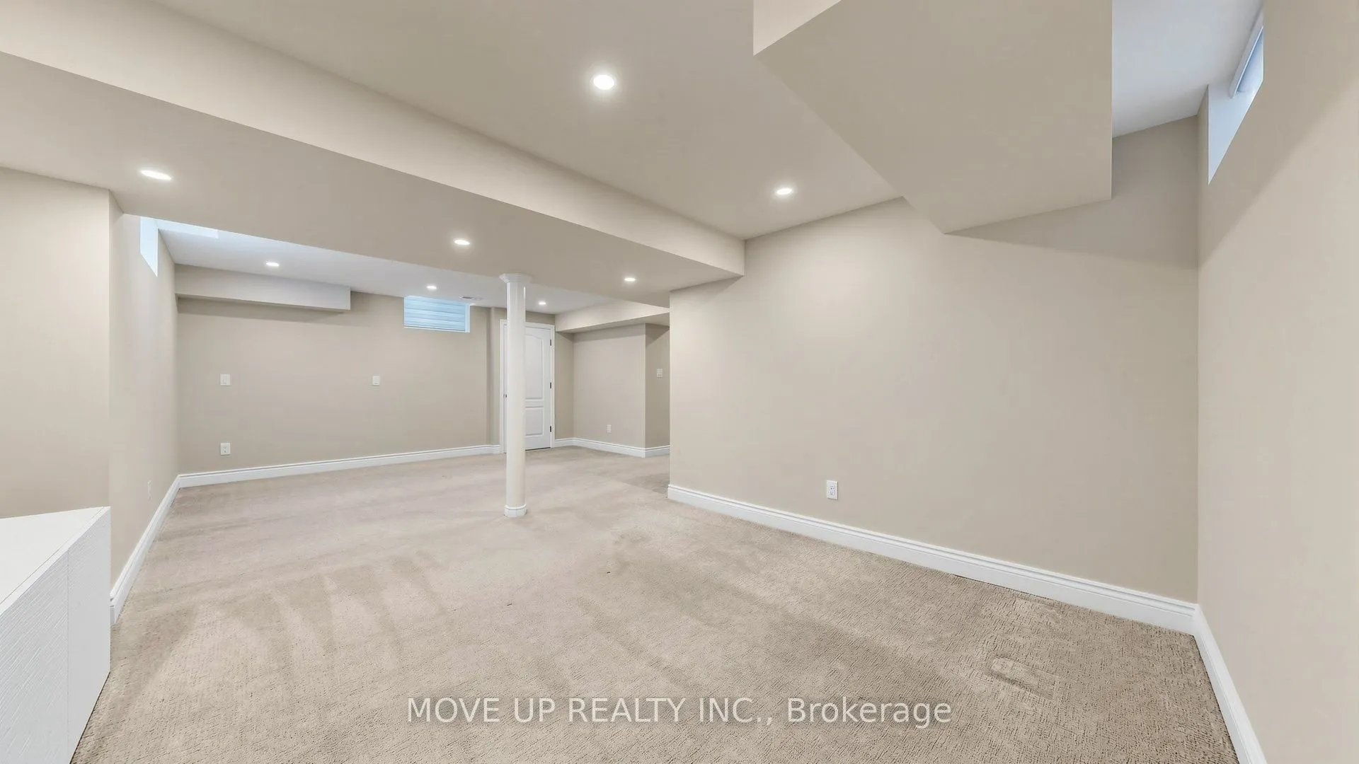 35 Lauderdale Drive