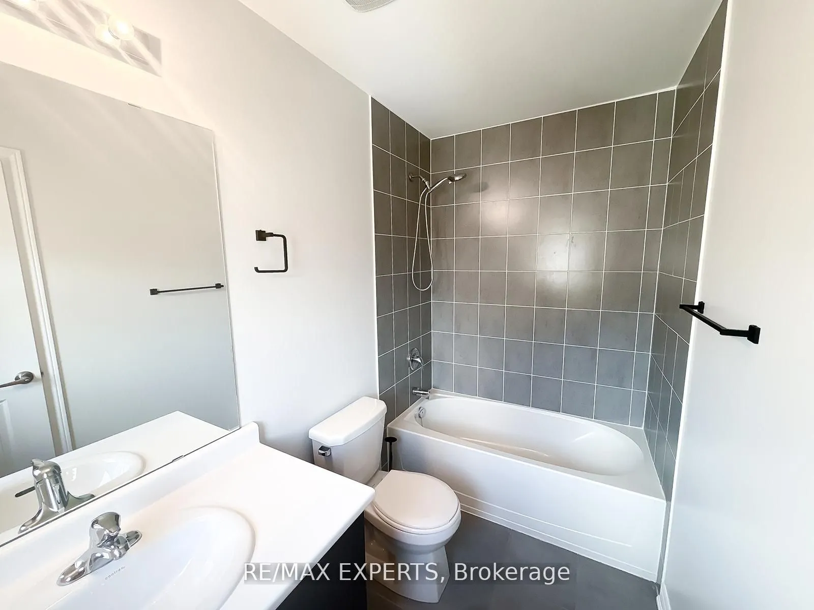 1426 Farrow Crescent