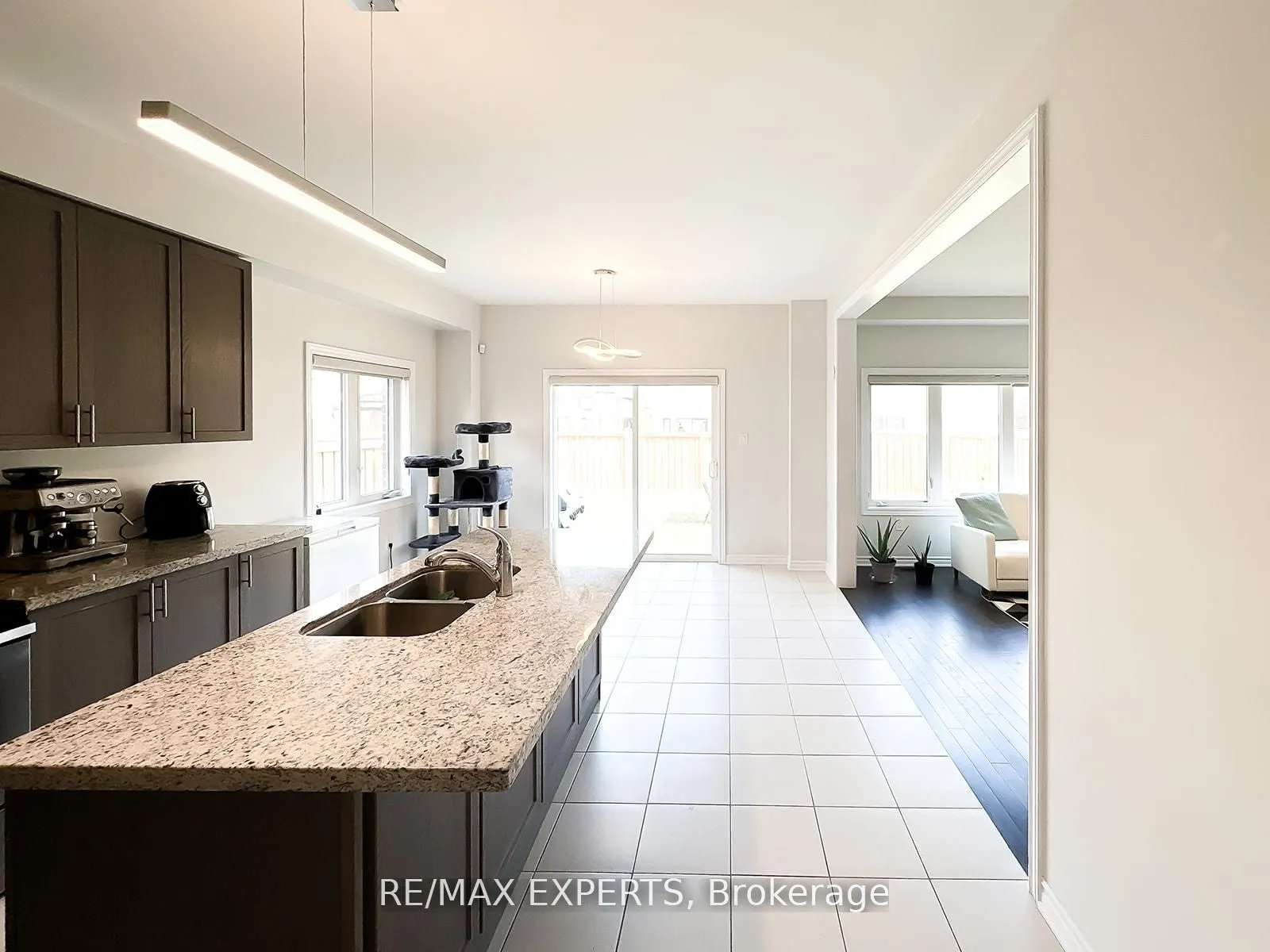 1426 Farrow Crescent