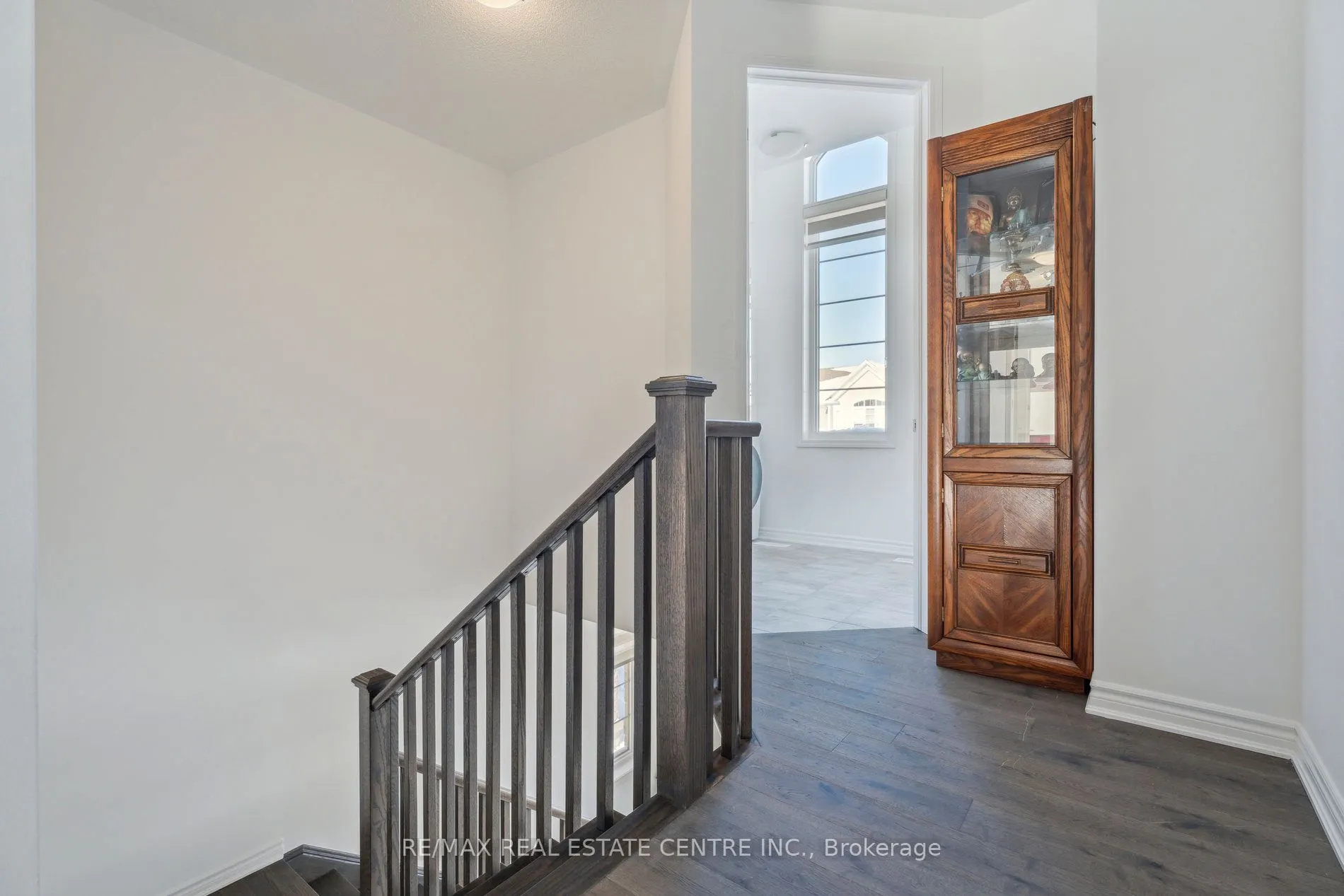 699 Newlove Street