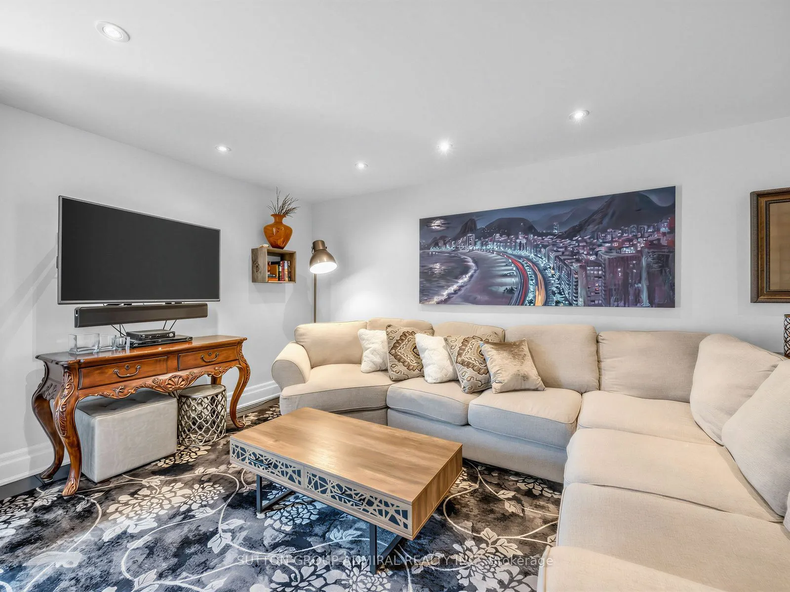 18 Riviera Drive