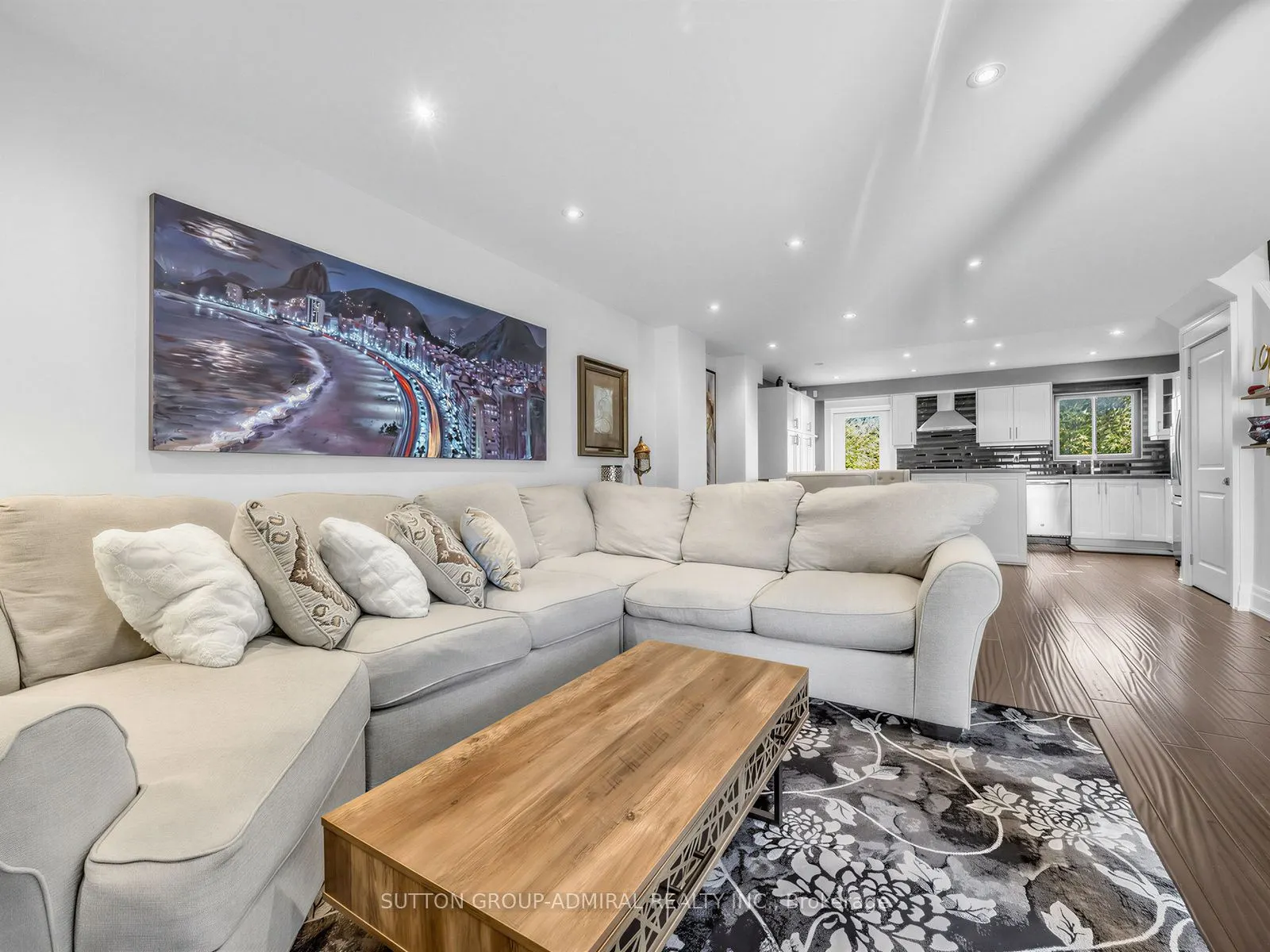 18 Riviera Drive