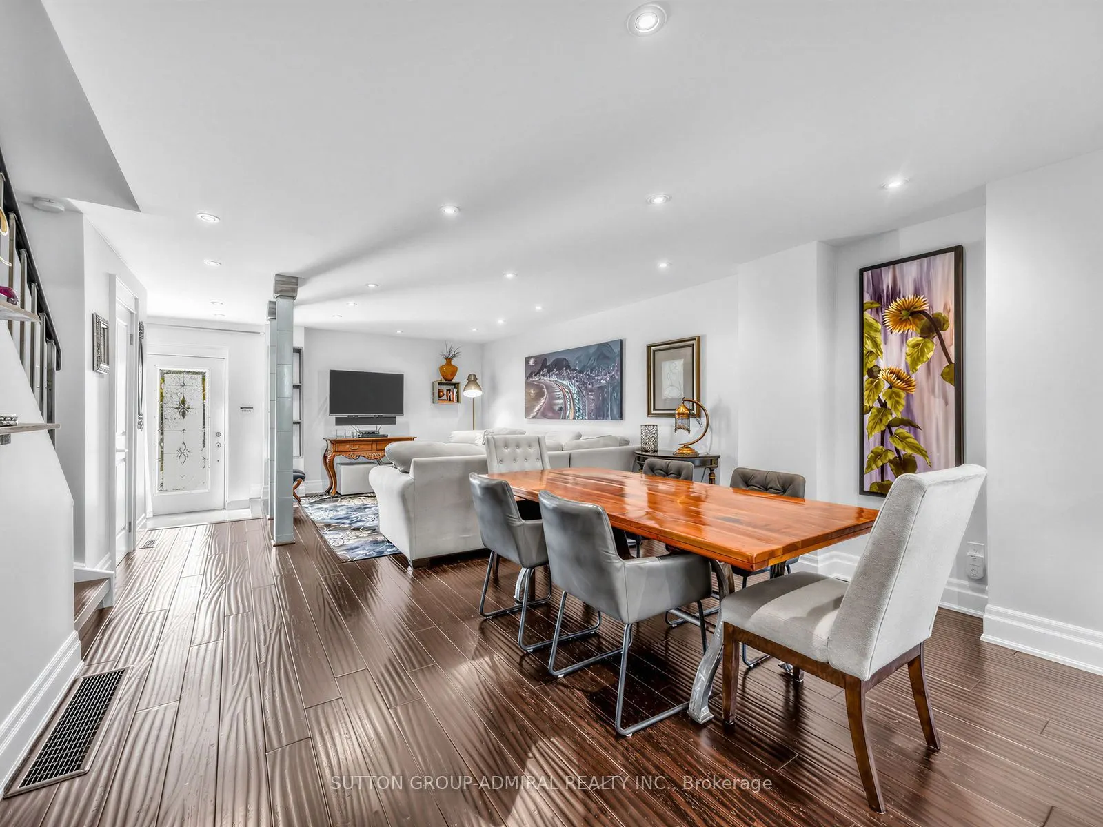 18 Riviera Drive