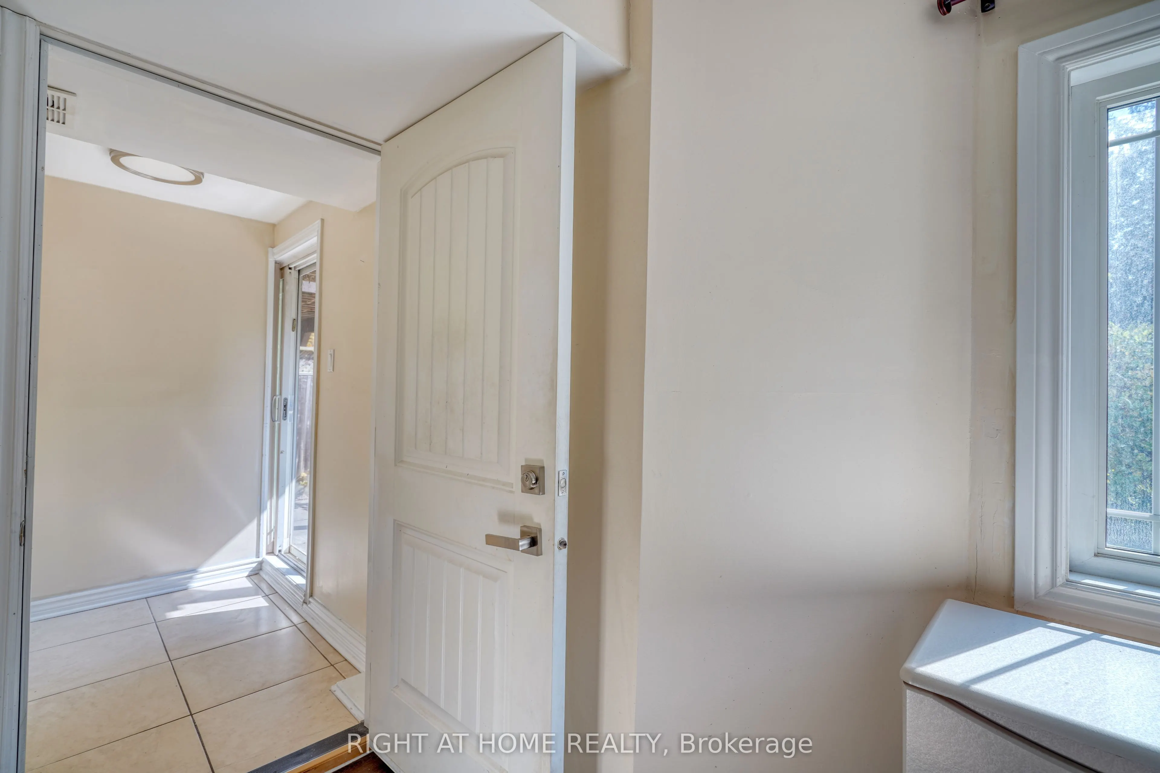 171 Maurier Boulevard