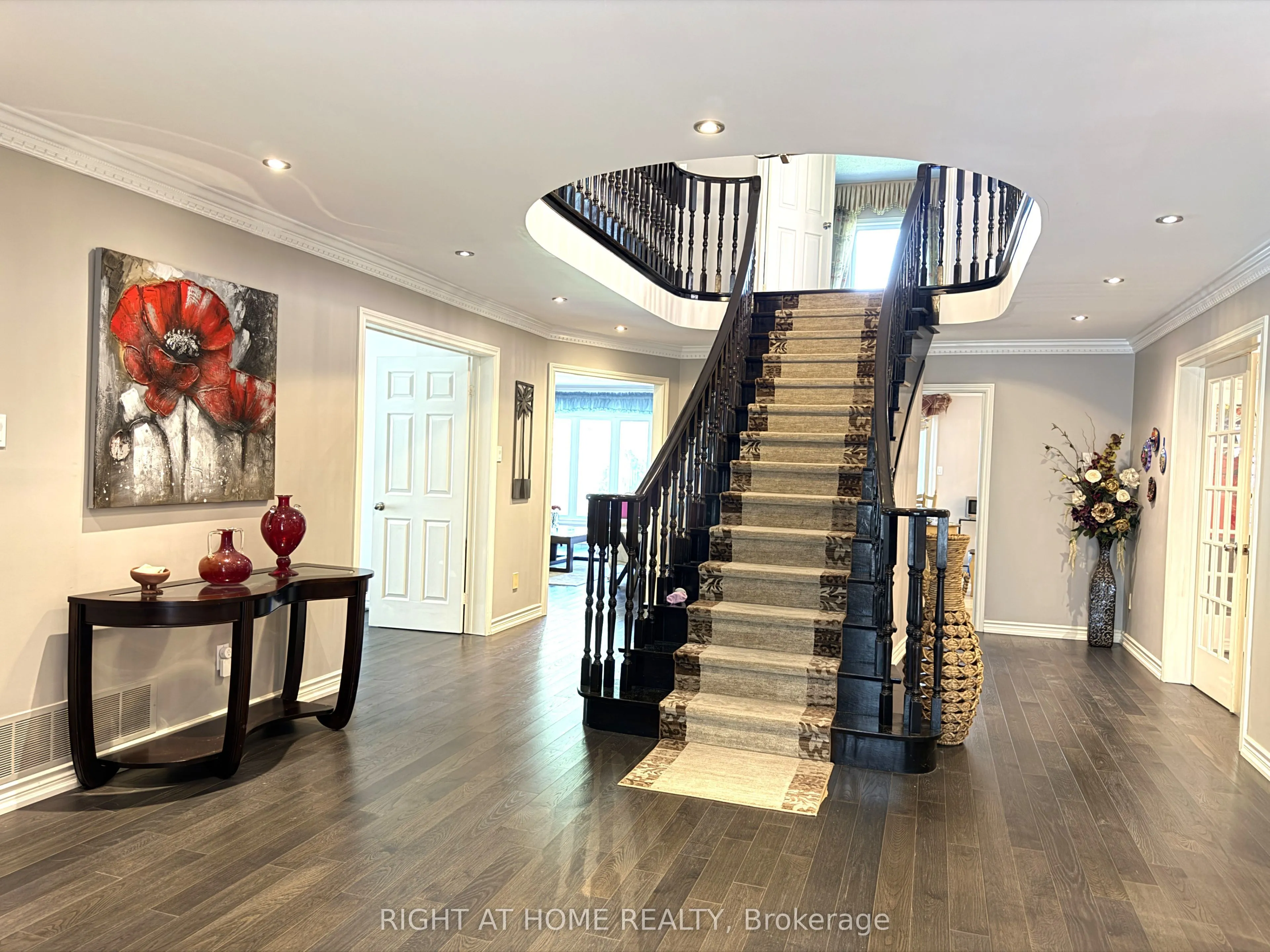 6 Cowles Court