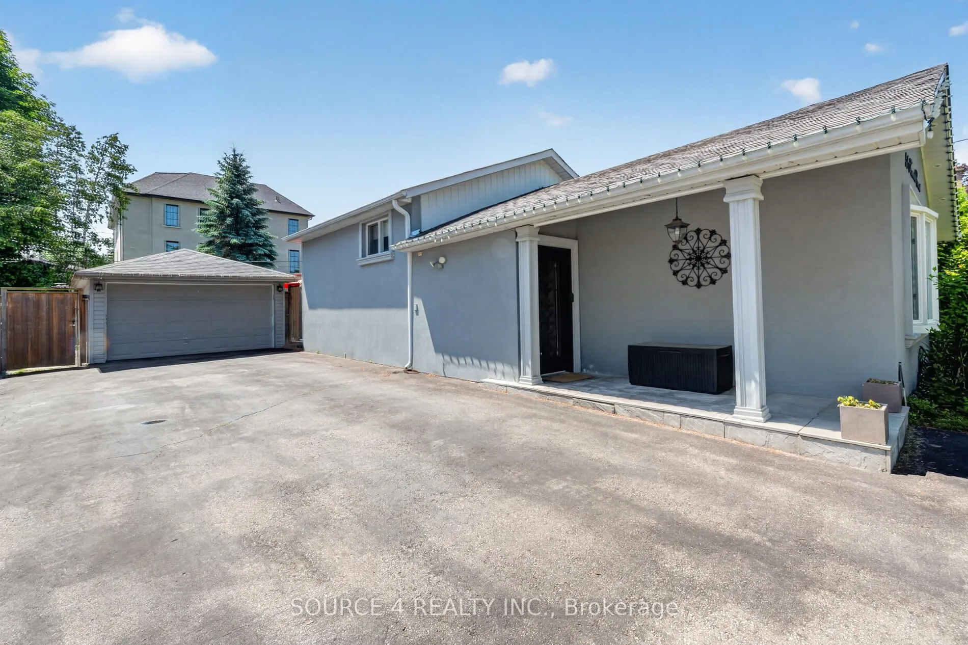 51 Knowles Crescent