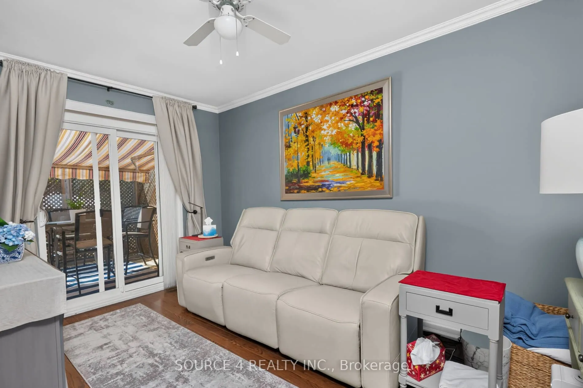51 Knowles Crescent