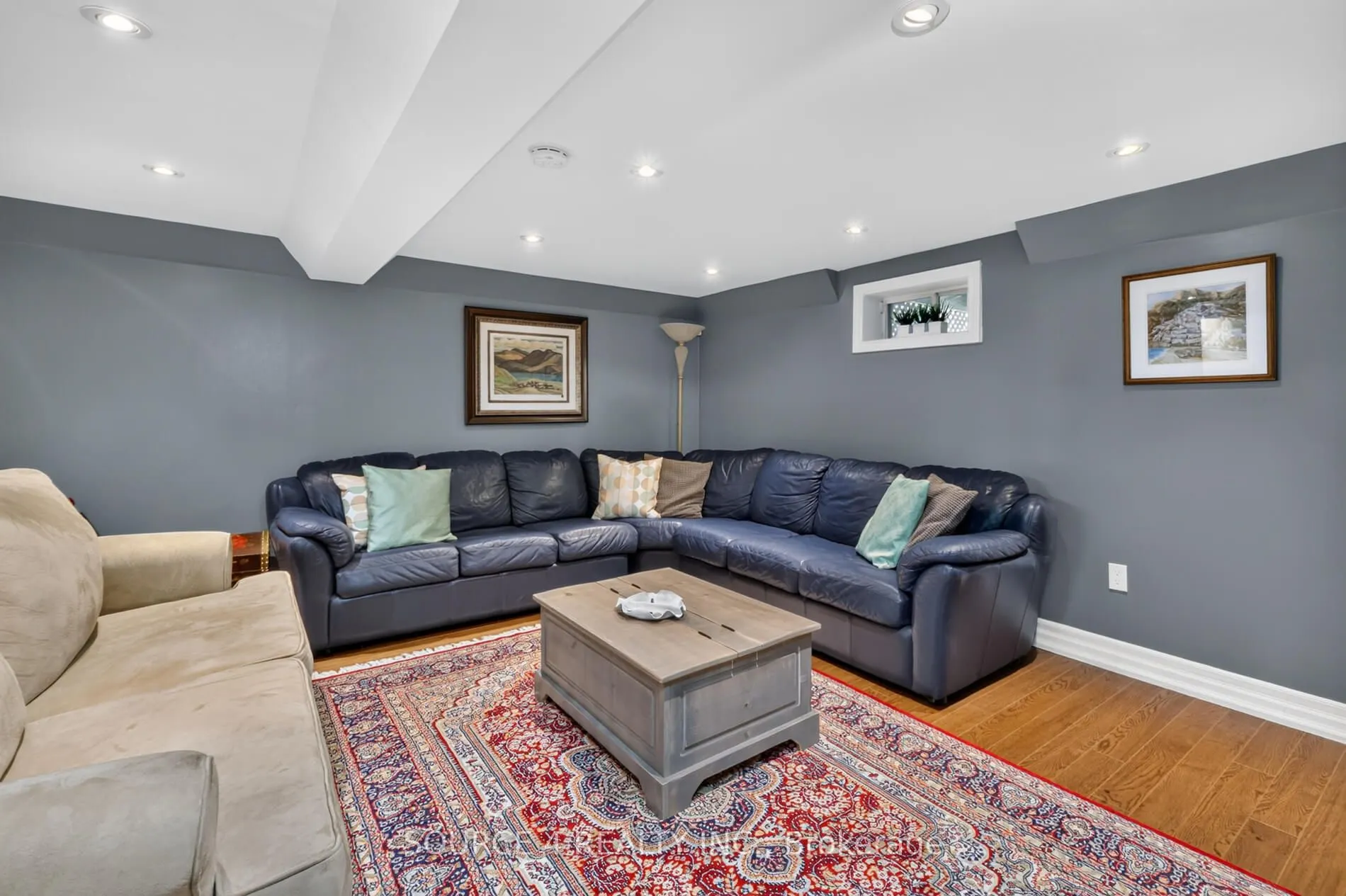 51 Knowles Crescent