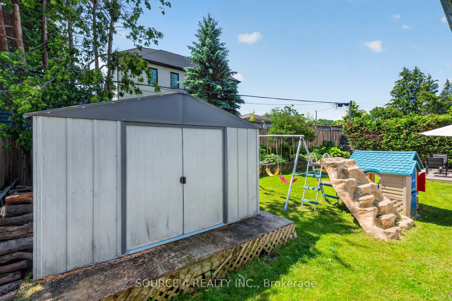 51 Knowles Crescent