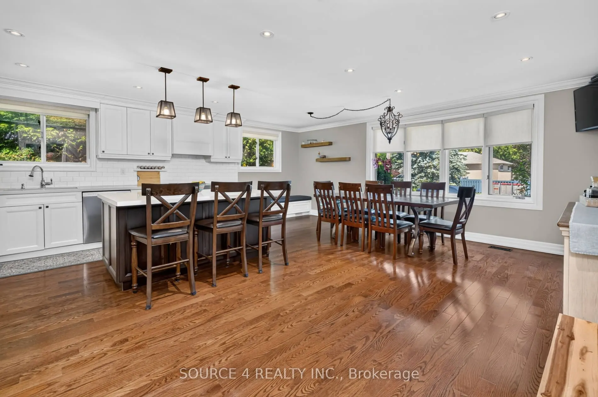 51 Knowles Crescent