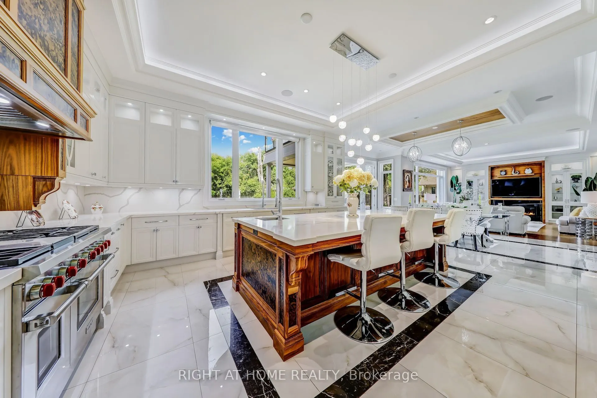 10 Yongeview Avenue