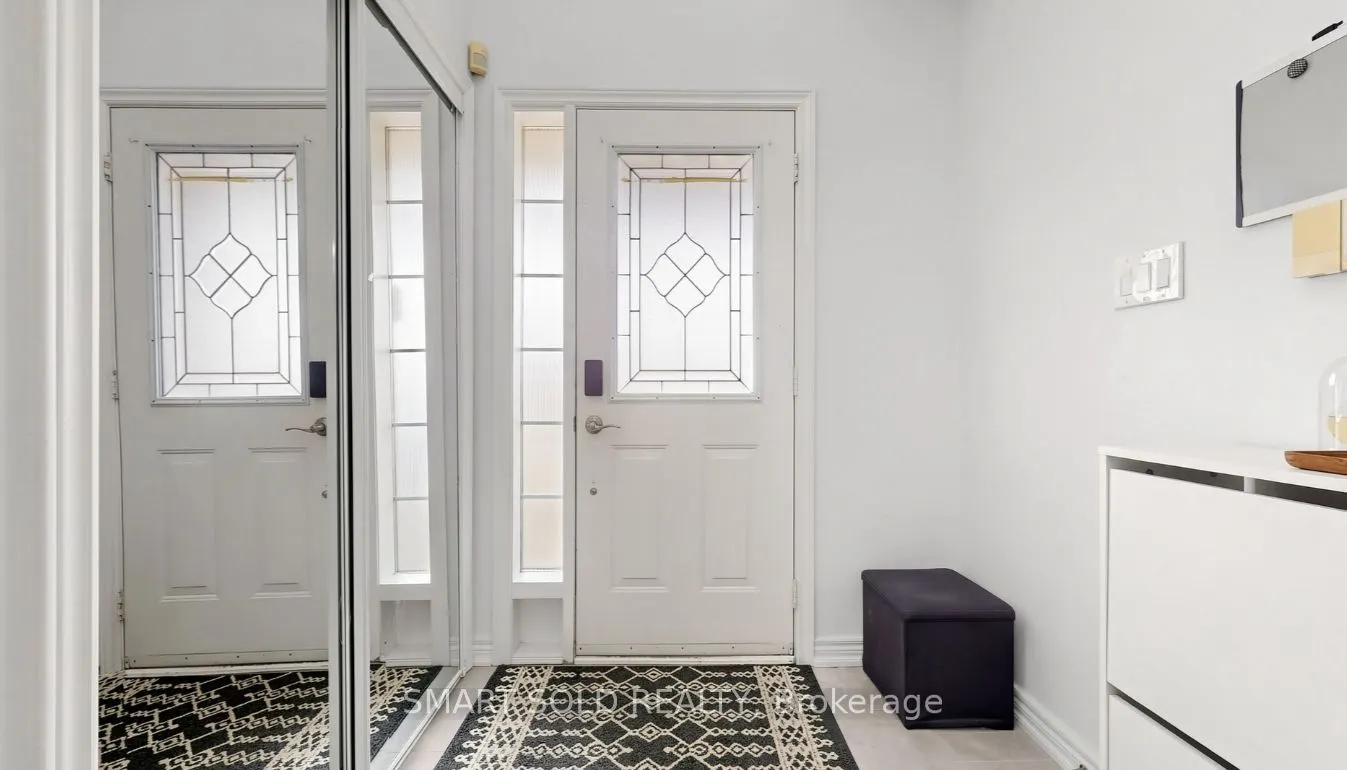 6 Kinney Gate
