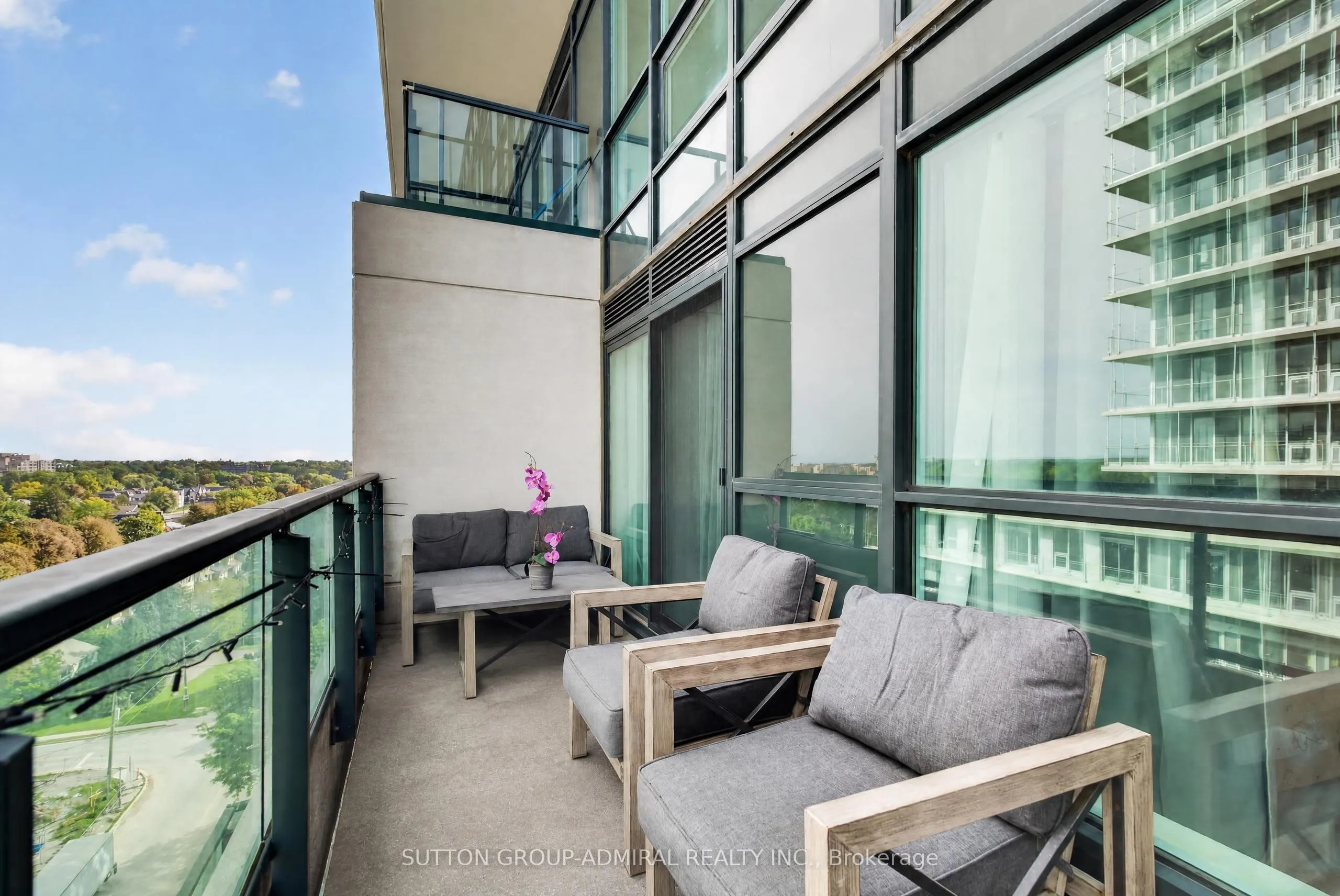 18 Harding Boulevard #1203