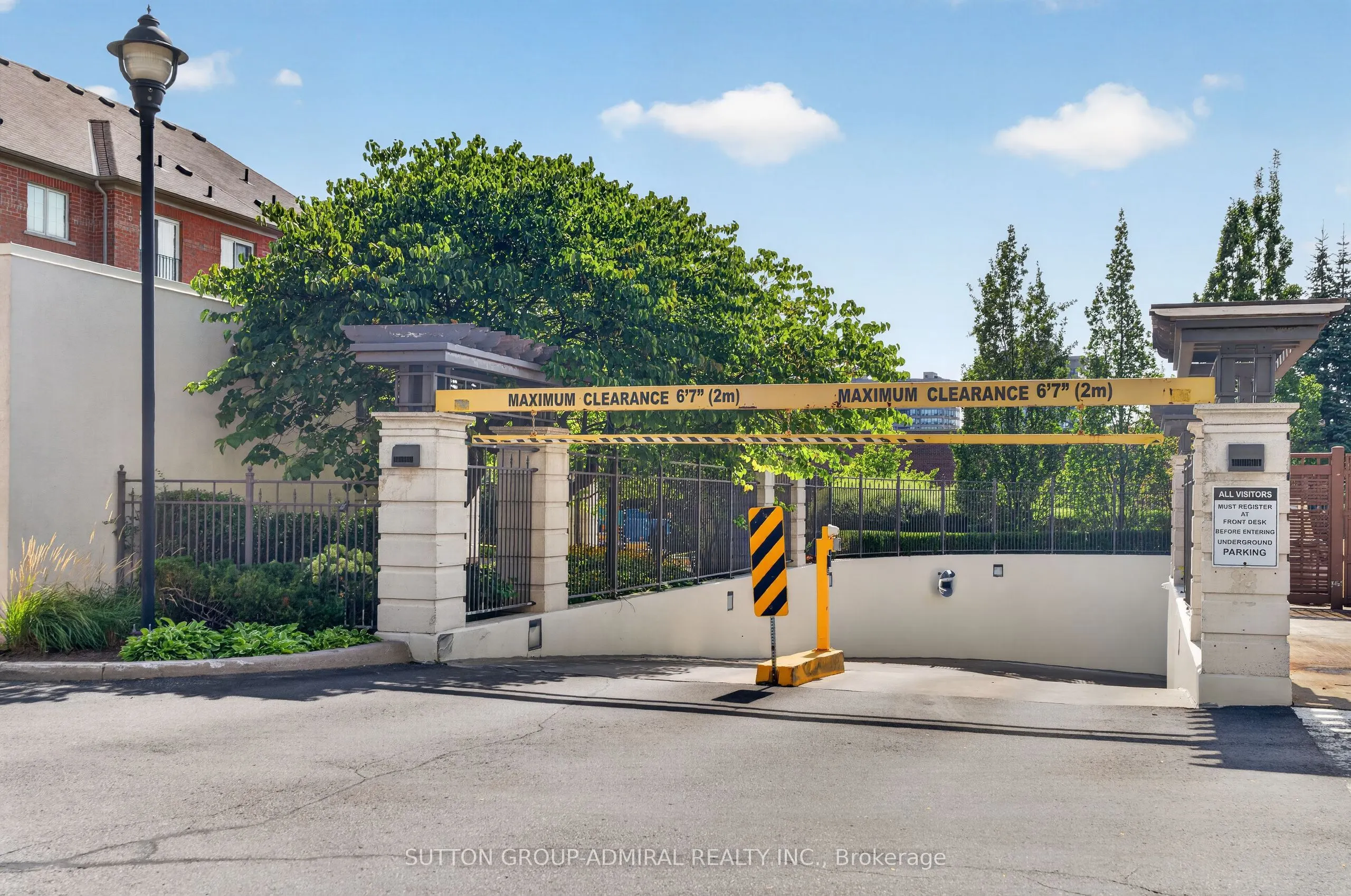 18 Harding Boulevard #1203