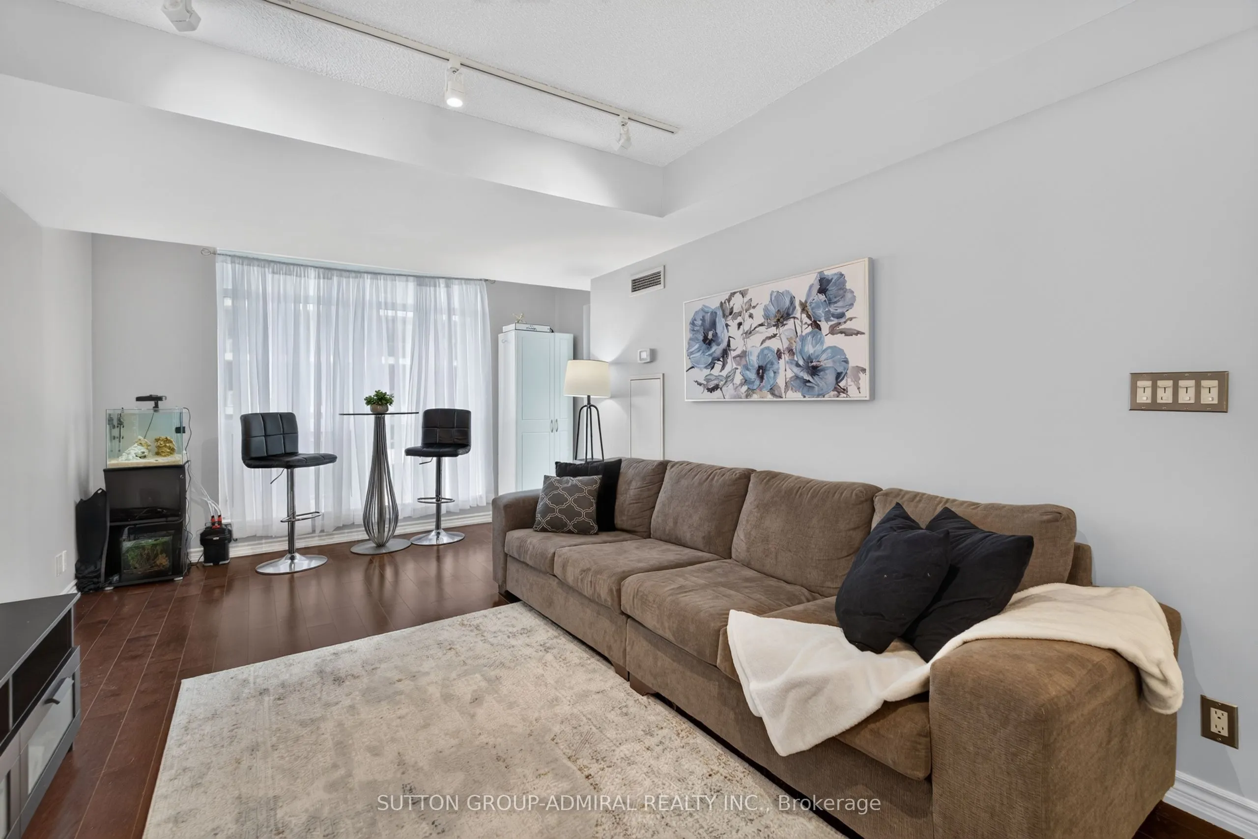 18 Harding Boulevard #1203