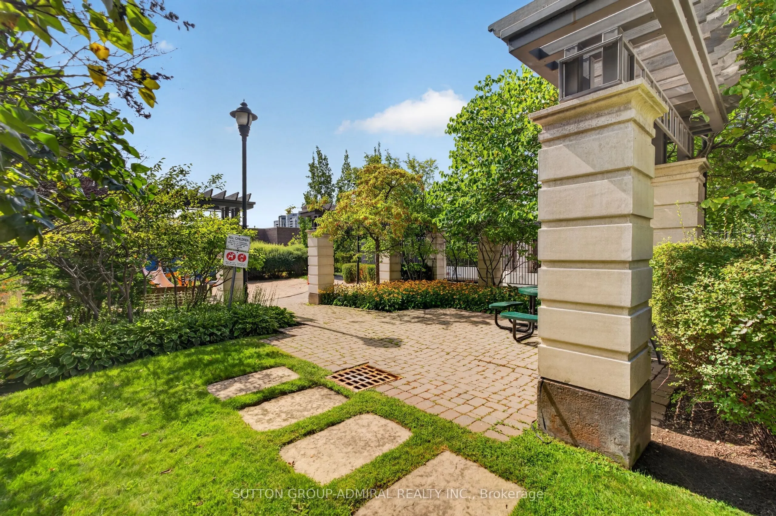 18 Harding Boulevard #1203