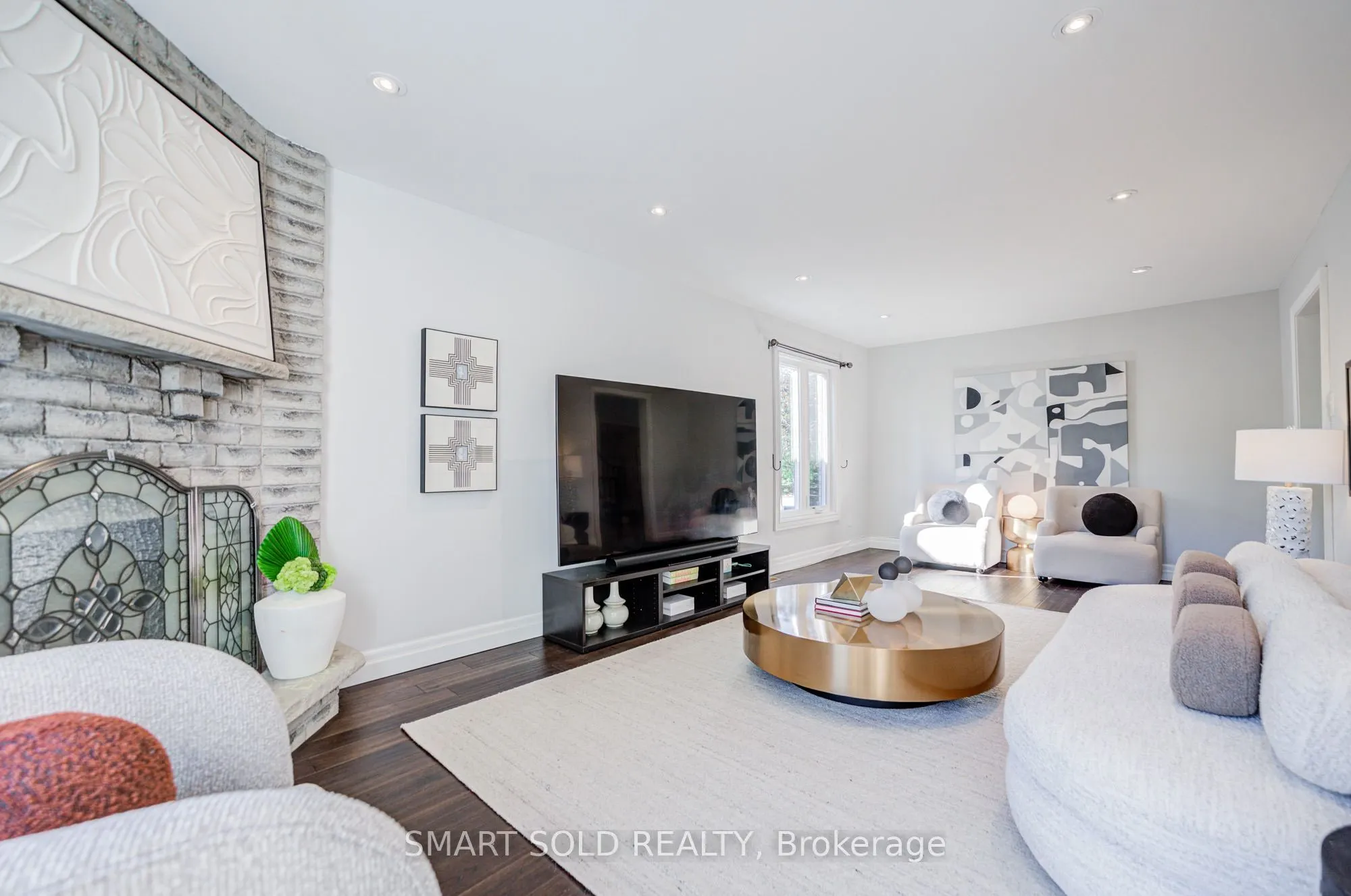 350 Kirby Crescent