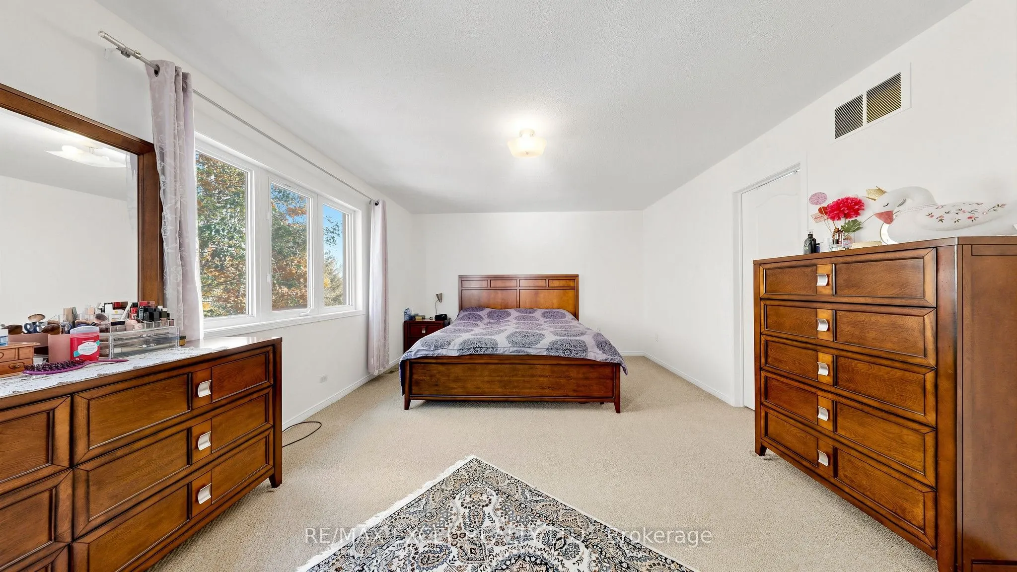 44 Canyon Hill Avenue