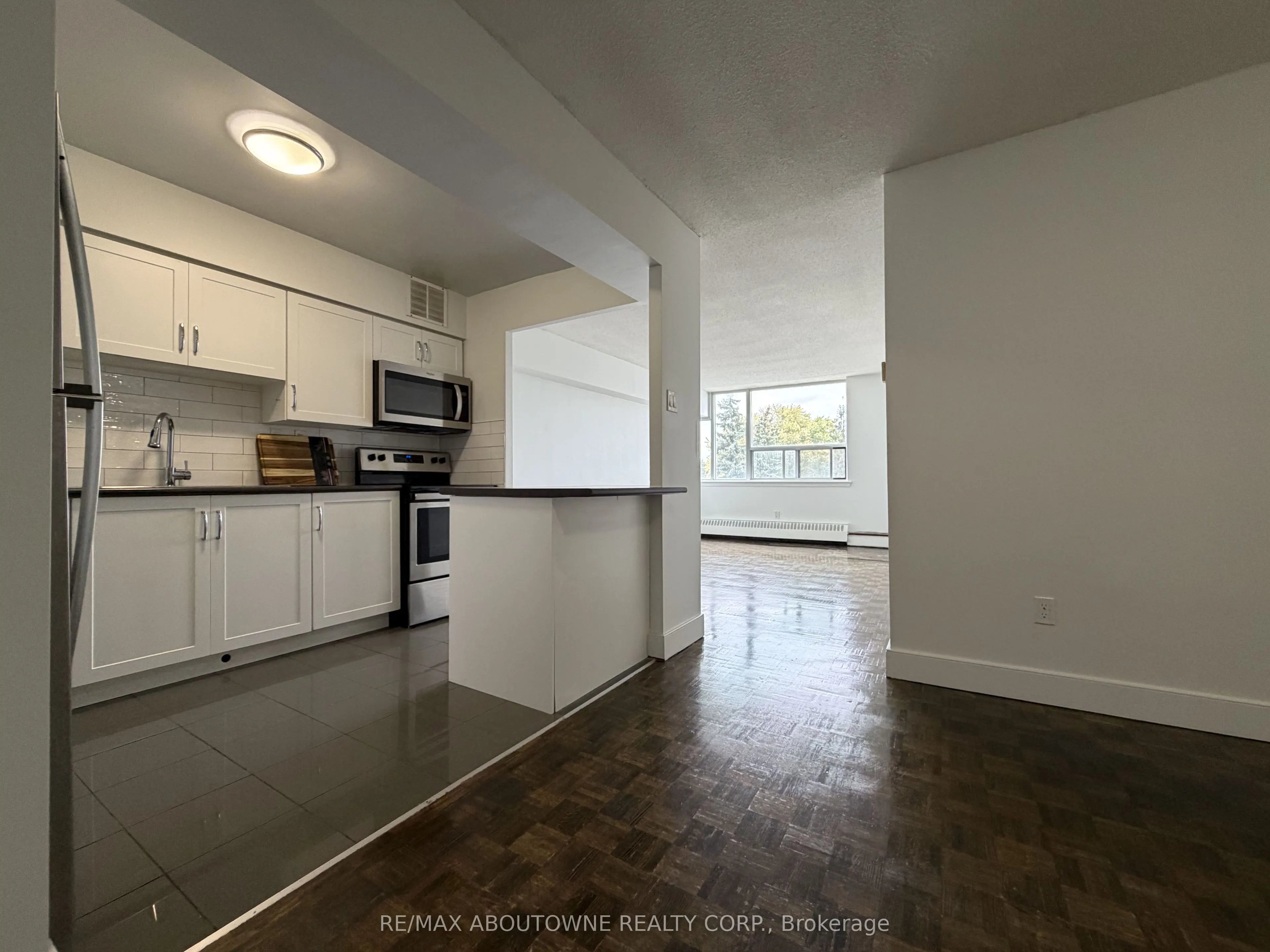 147 Wellington Street W #205