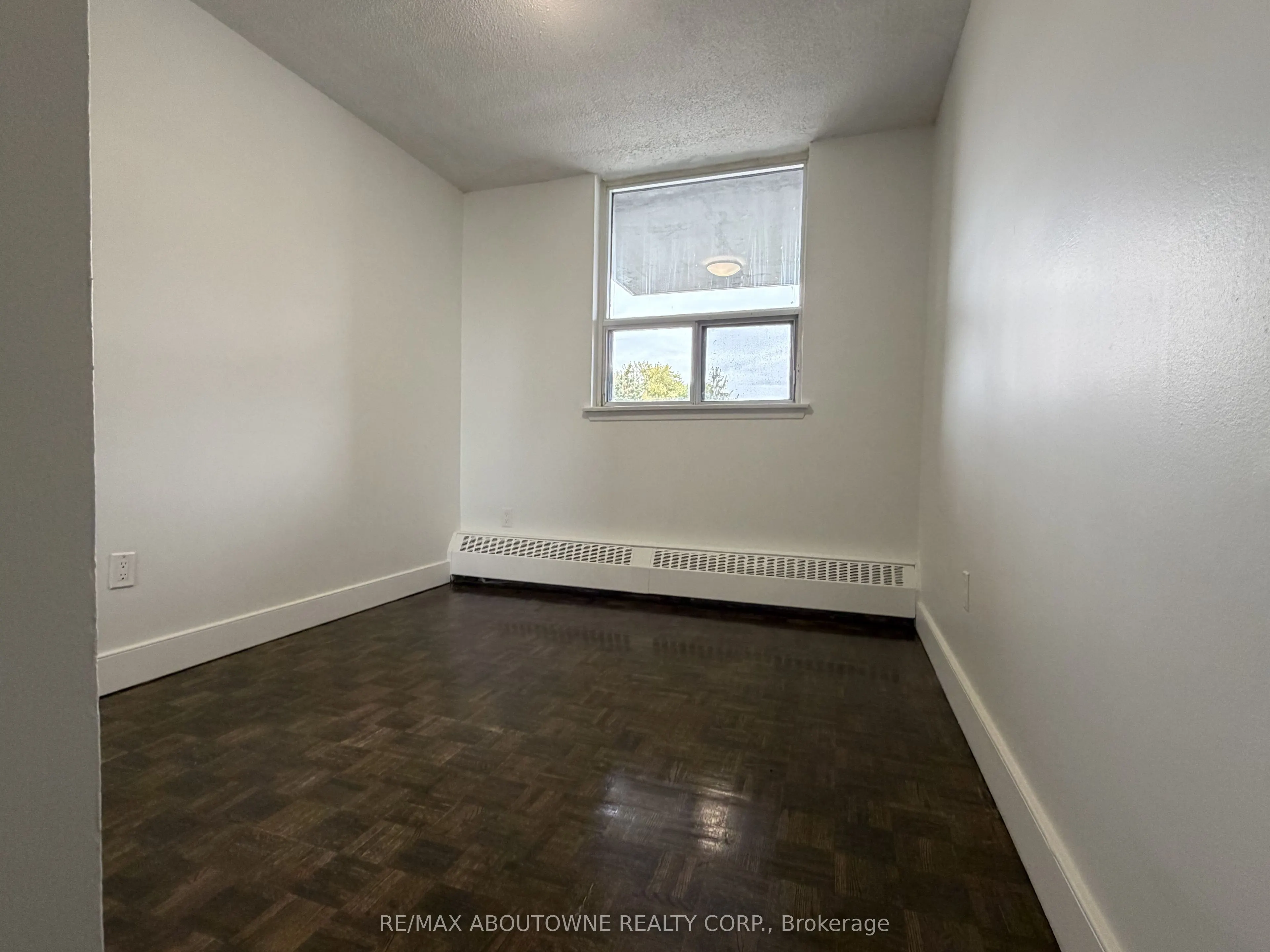 147 Wellington Street W #205