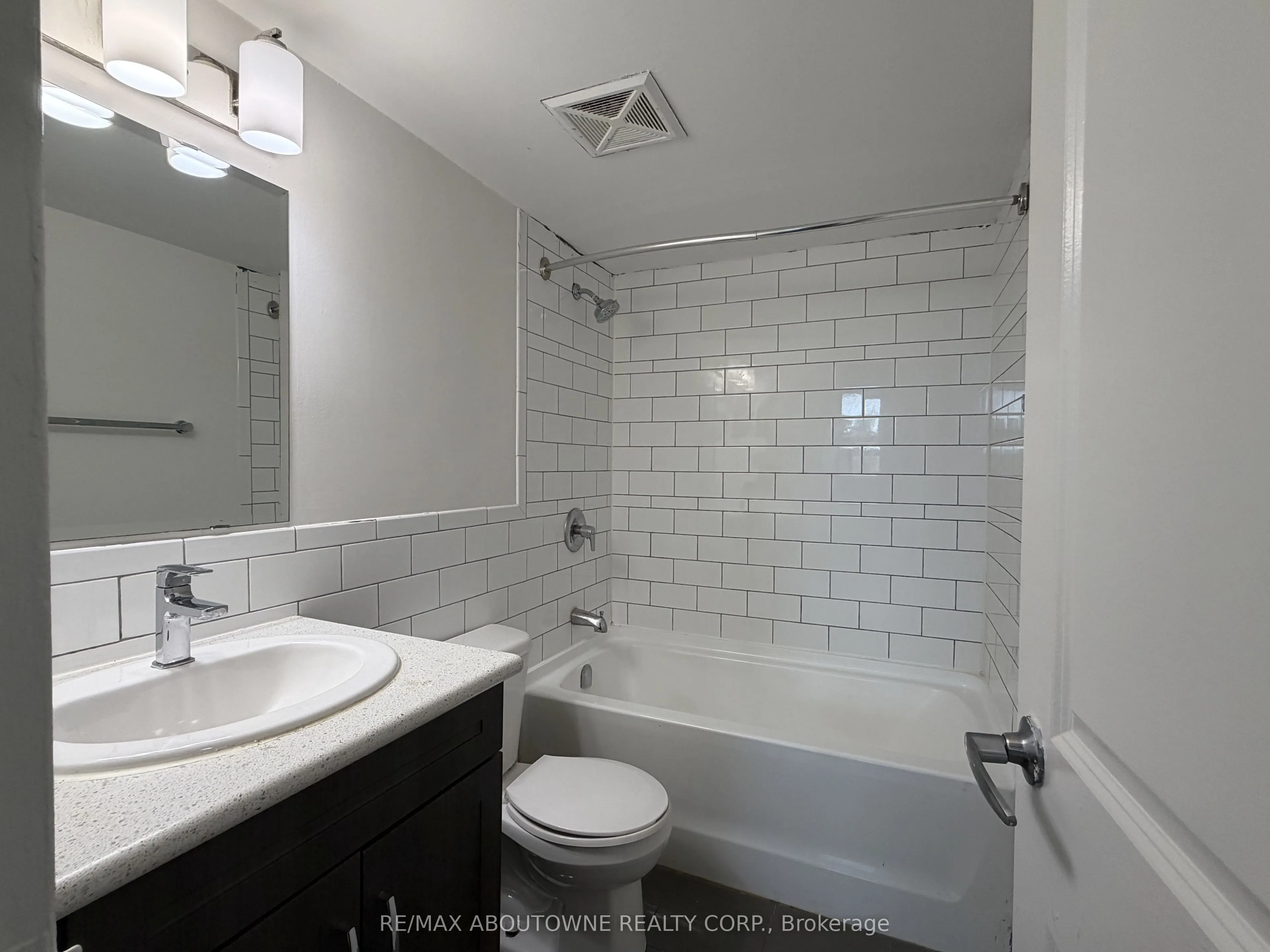 147 Wellington Street W #205