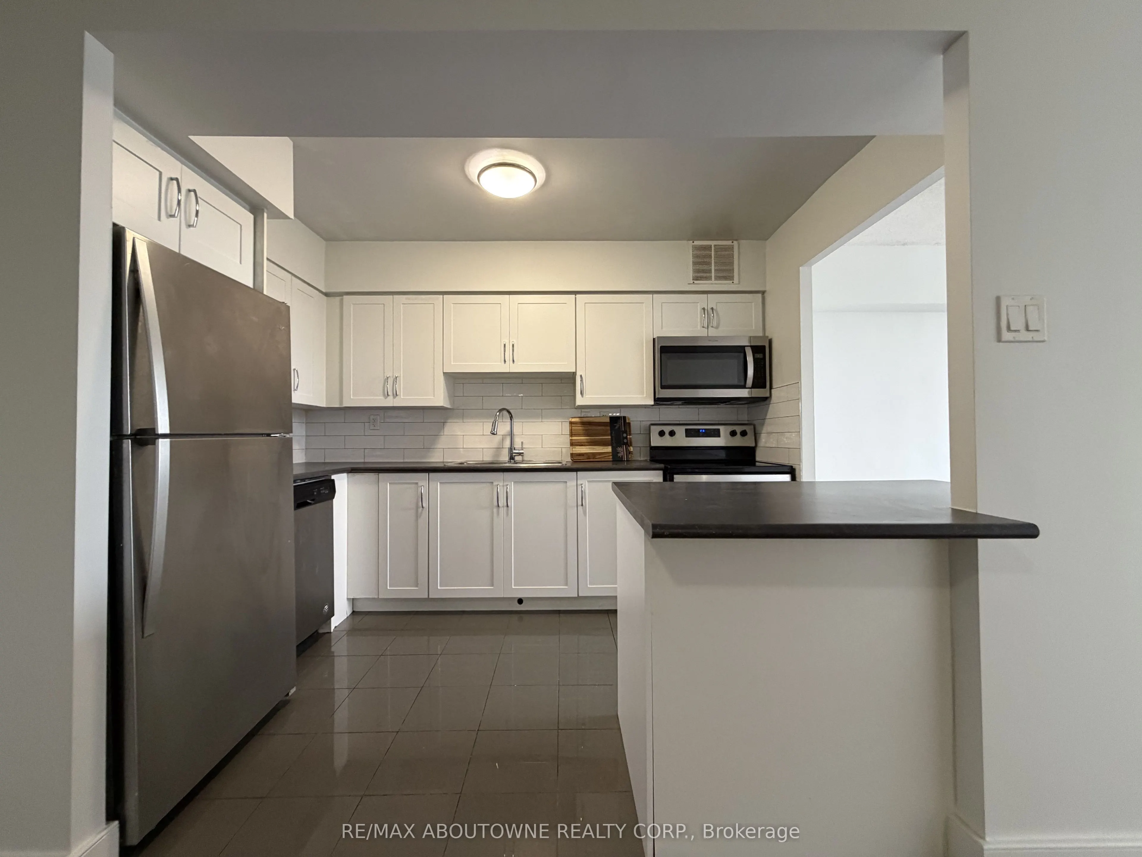 147 Wellington Street W #205